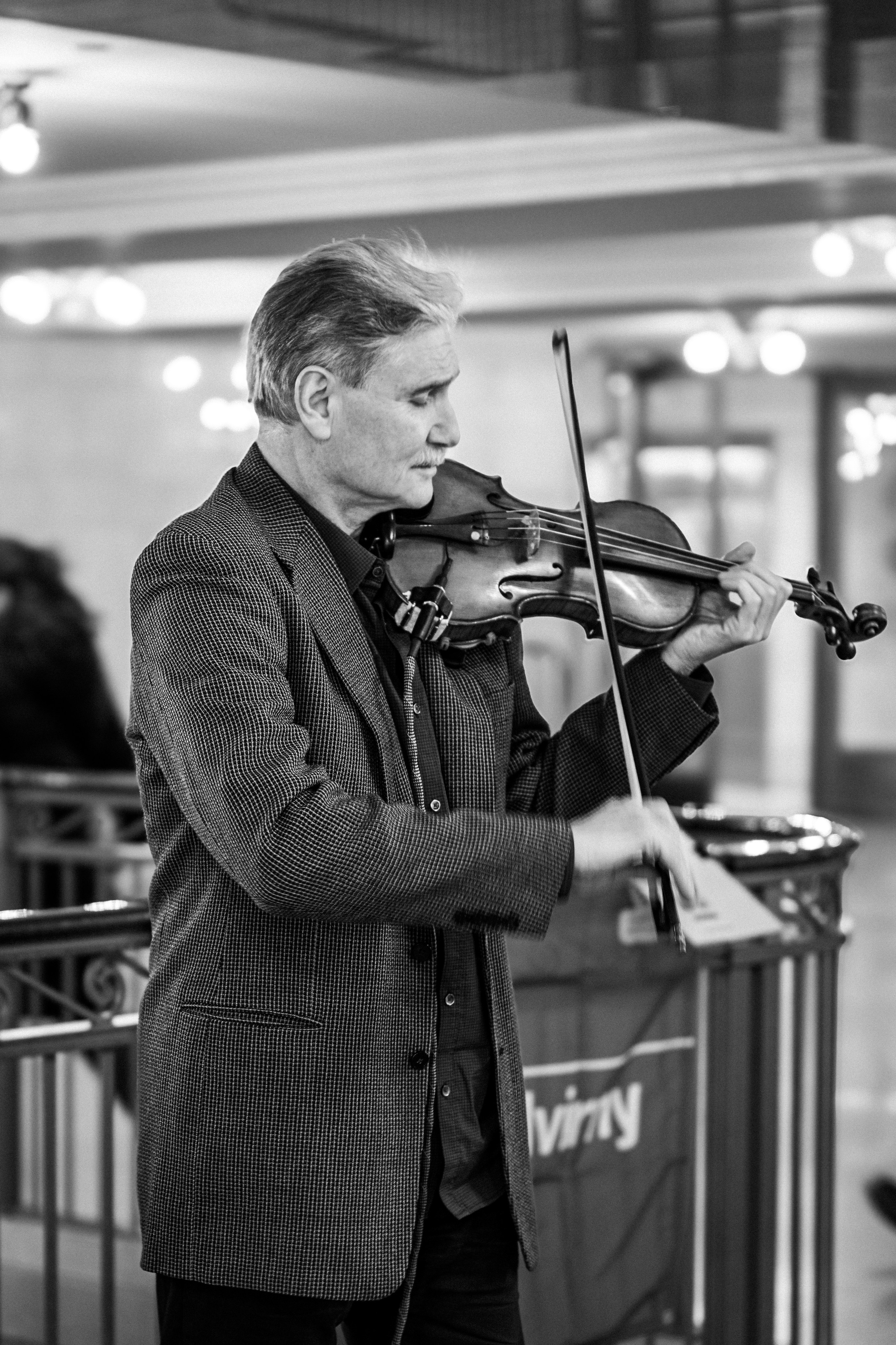 Violinist at Grand Central | NYC Portrait Session. Photography company in NYC — Sirius Proxima Photography
