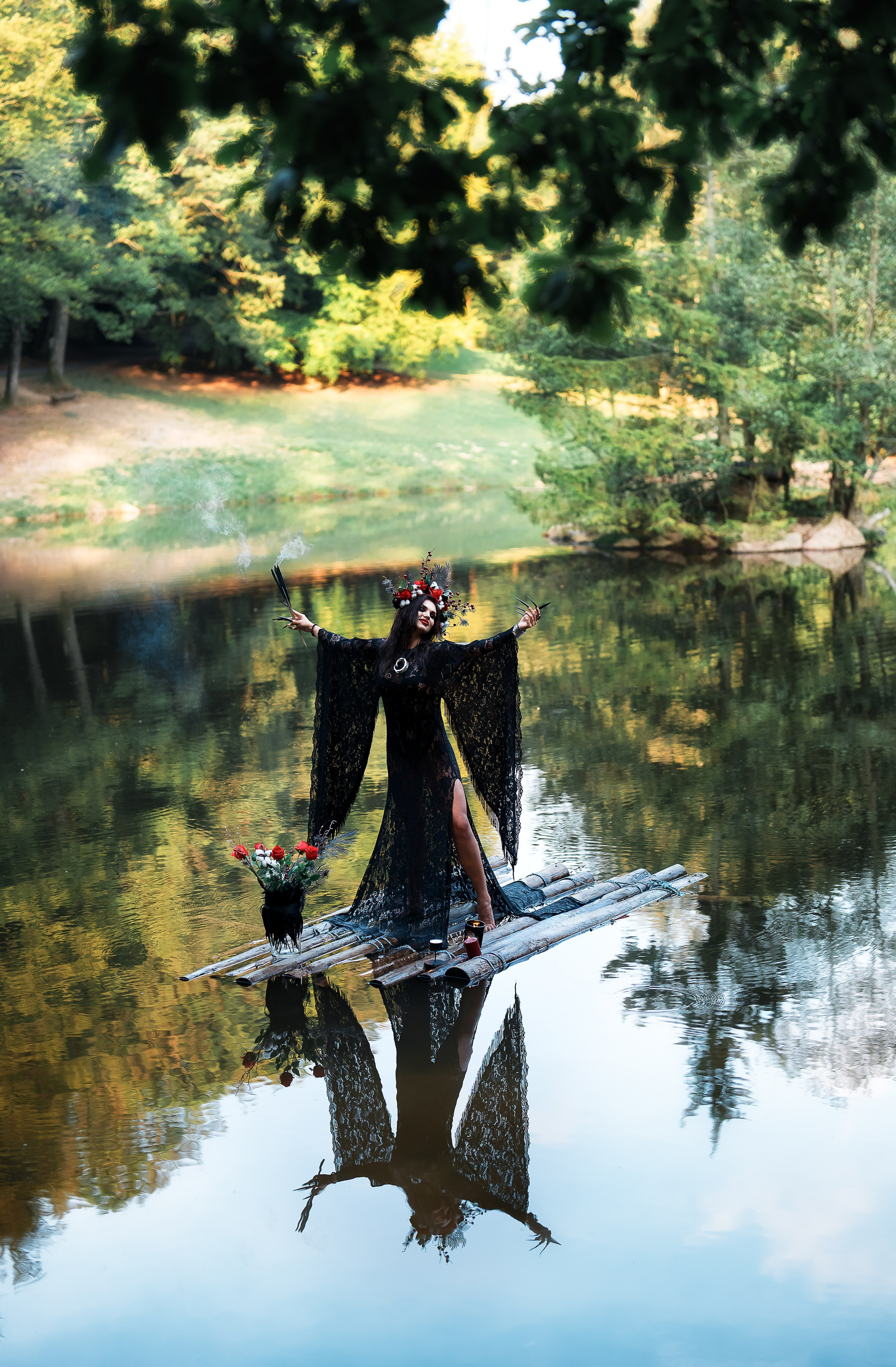 Witch at the lake. Familien, Lifestyle und Portrait Fotografin in Trier, Luxembourg