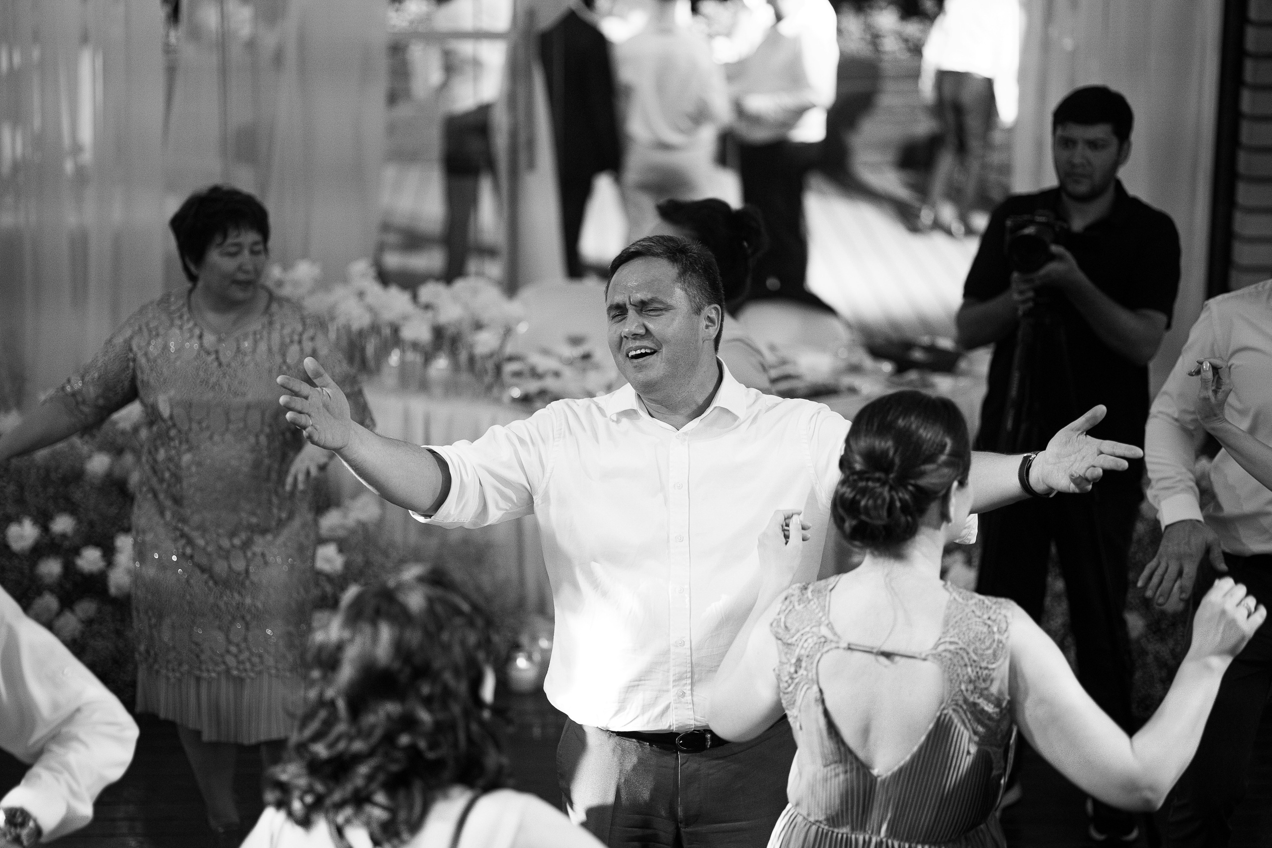 Thomas & Suyumbika. Главная