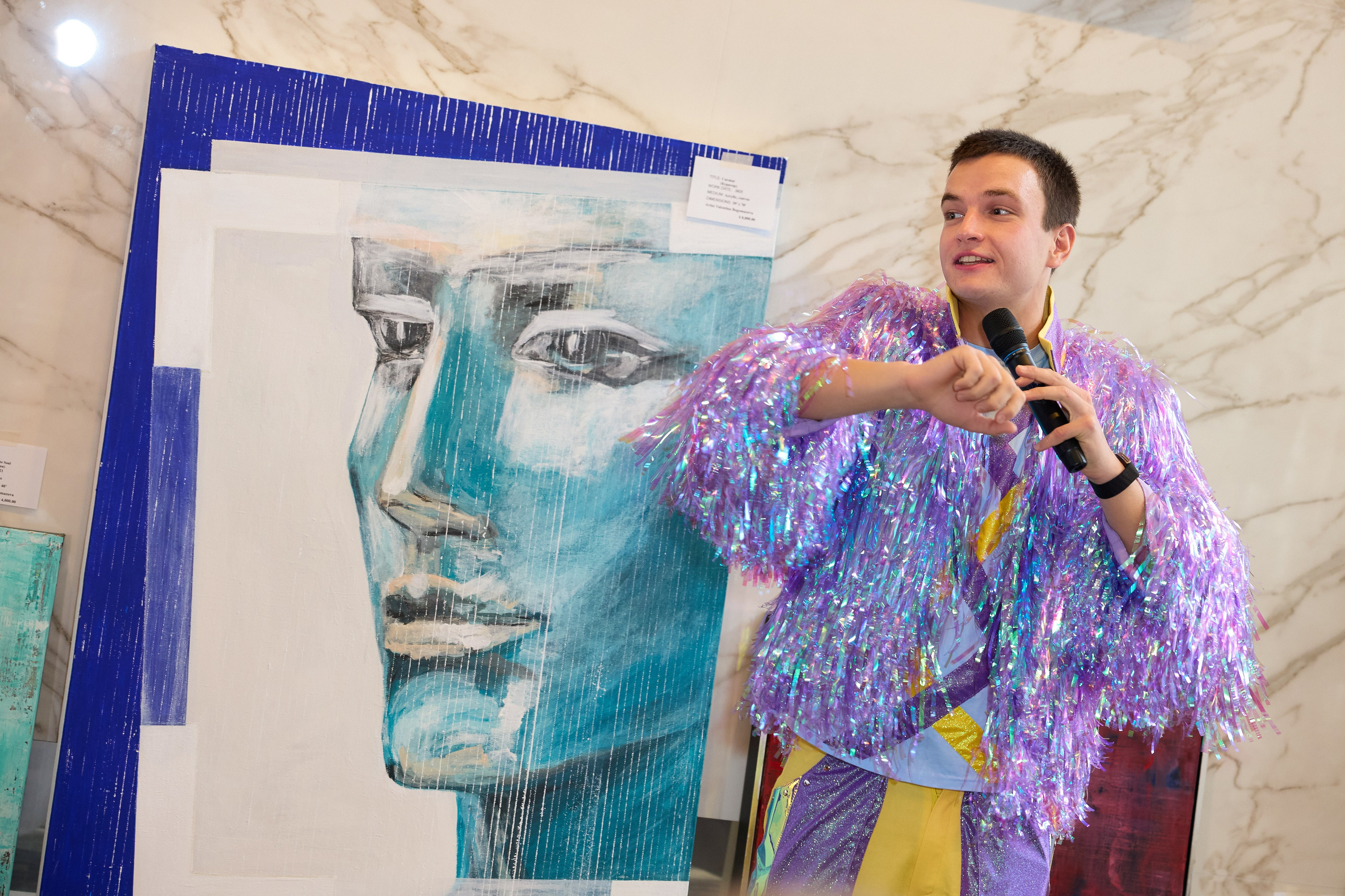 Авторская благотворительная художественная выставка Дианы Бортник. Фотограф Юлия Маковеева