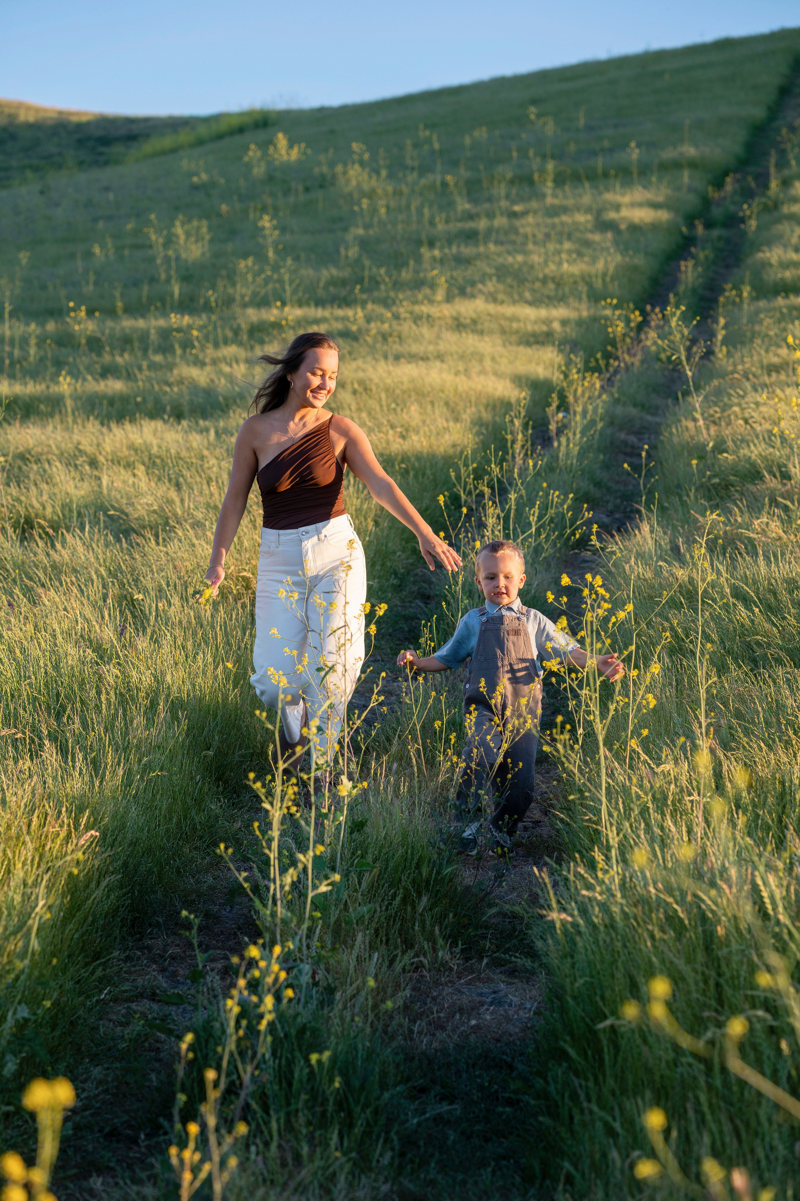 Lifestyle family session, candid family moments, outdoor family portraits, family photo shoot, natural family photos, kids and parents. Bay Area Photographer: family, maternity, love story, wedding