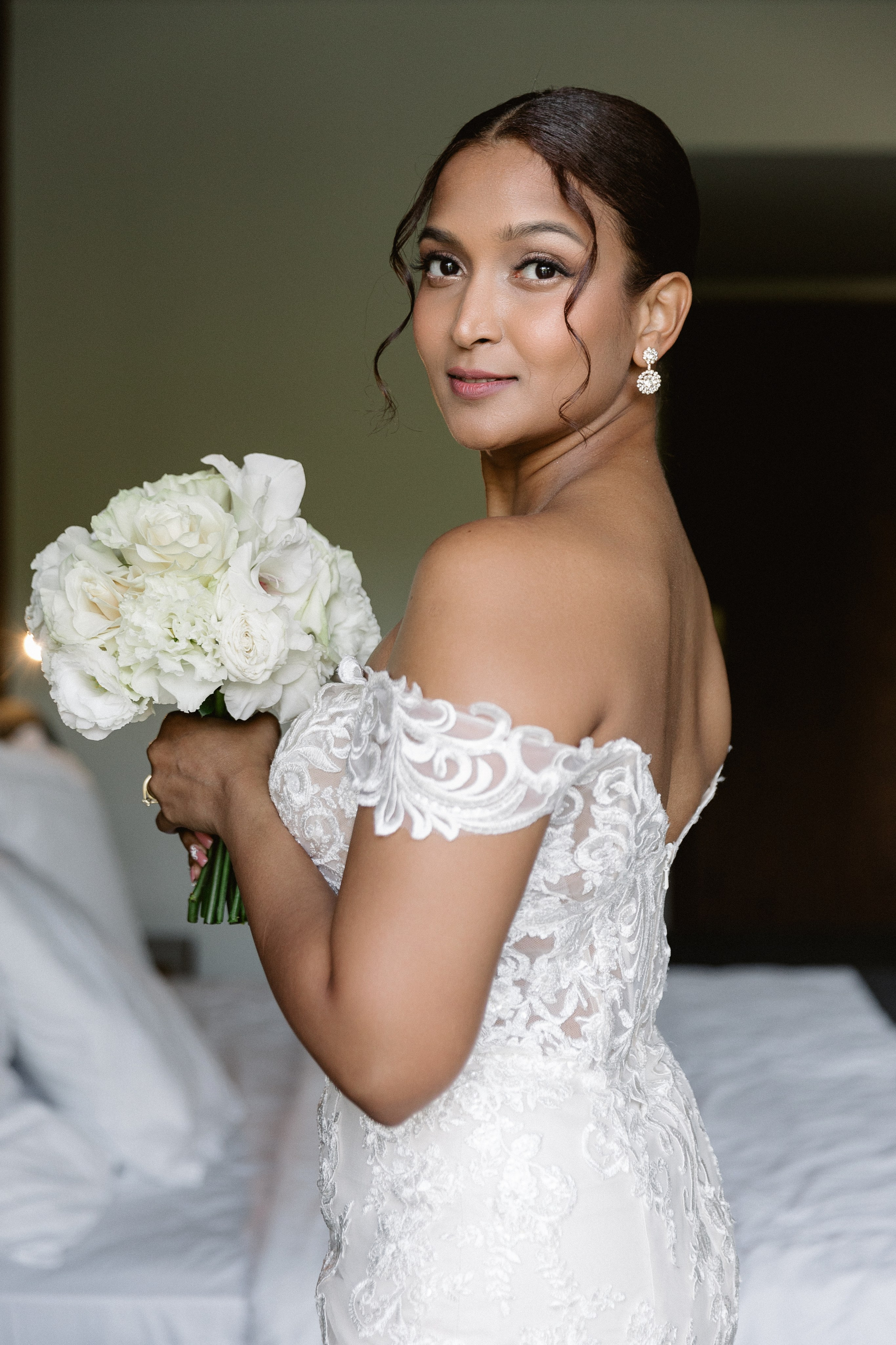 Thesakaya and Kevin. Photographer Anna Nazarenko