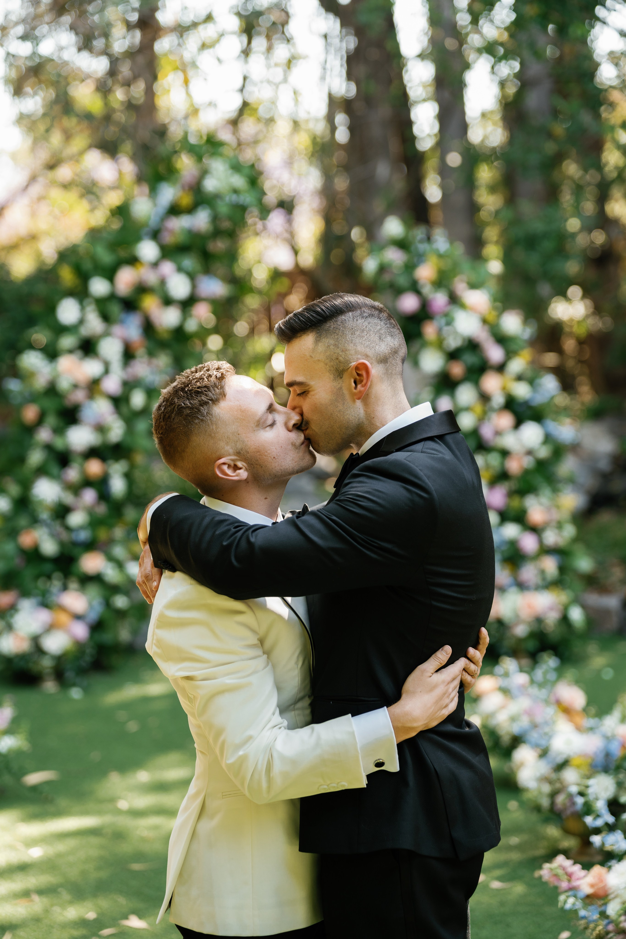 LGBT wedding photographer in California. Wedding Photography & Videography Team in California, Los Angeles, San Francisco, San Diego and Travel