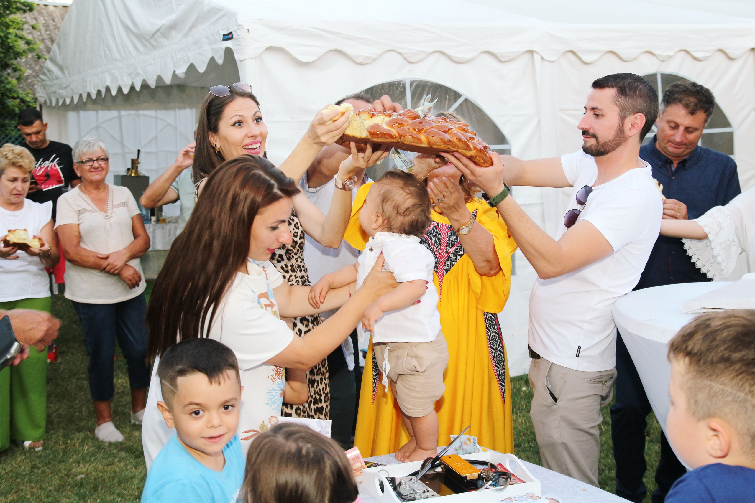 BYZO MEDIA. PETRU BYZO - family and children photographer in ROMANIA