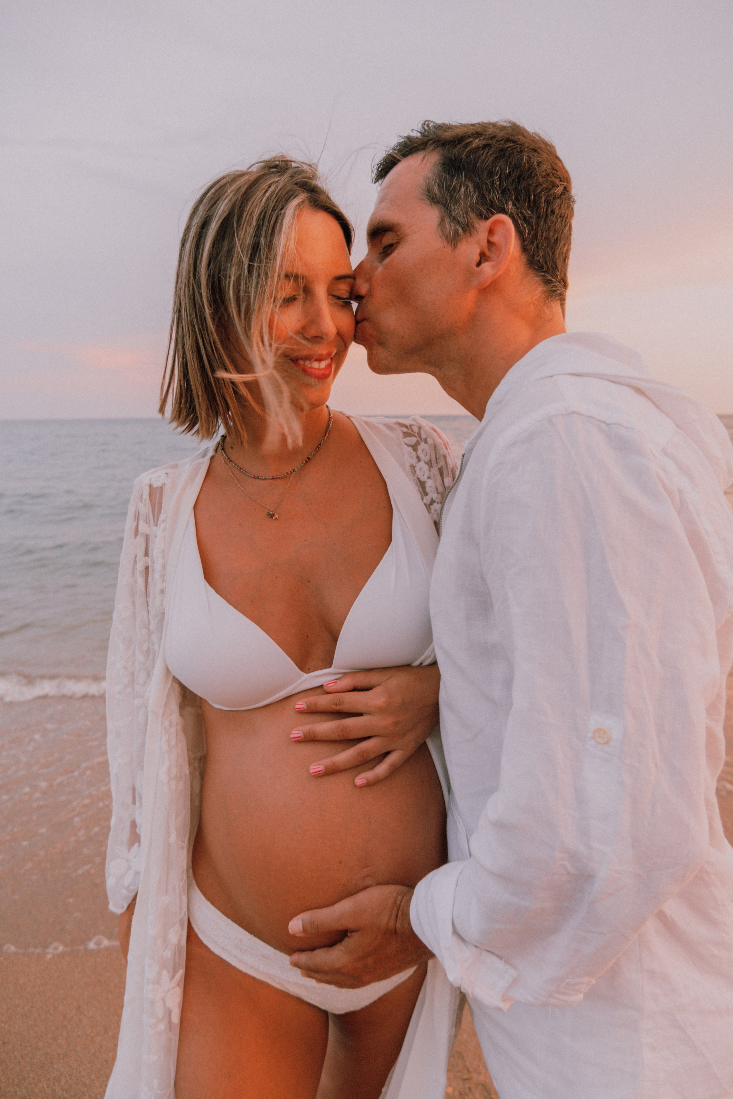 Sesión embarazo en la playa. Fotografía profesional en Calafell - Elena Medvedeva