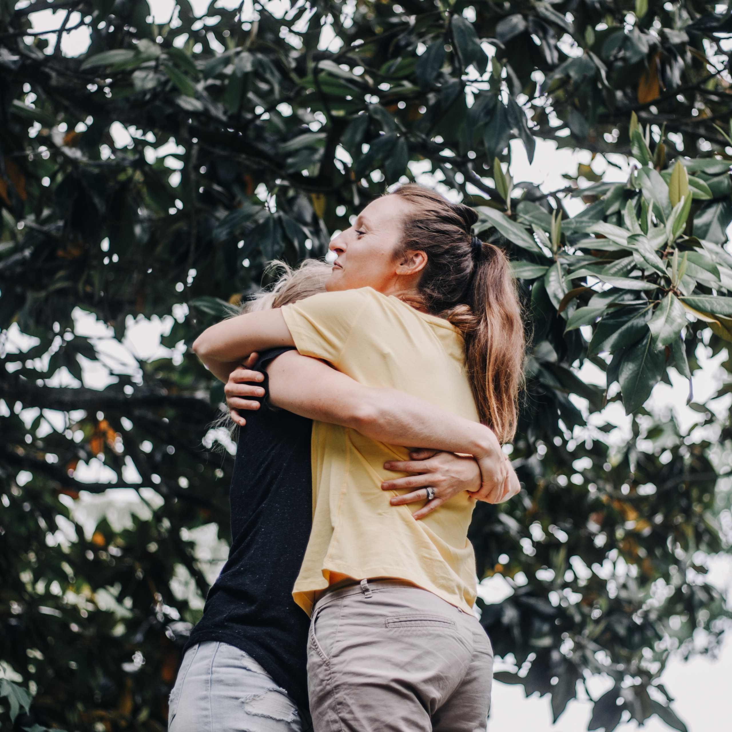 Anais et Tiffany. Photographe professionnelle à Poitiers, Tours et Châtellerault | Studio photo entre Poitiers et Tours – portraits, familles, entreprises, ma