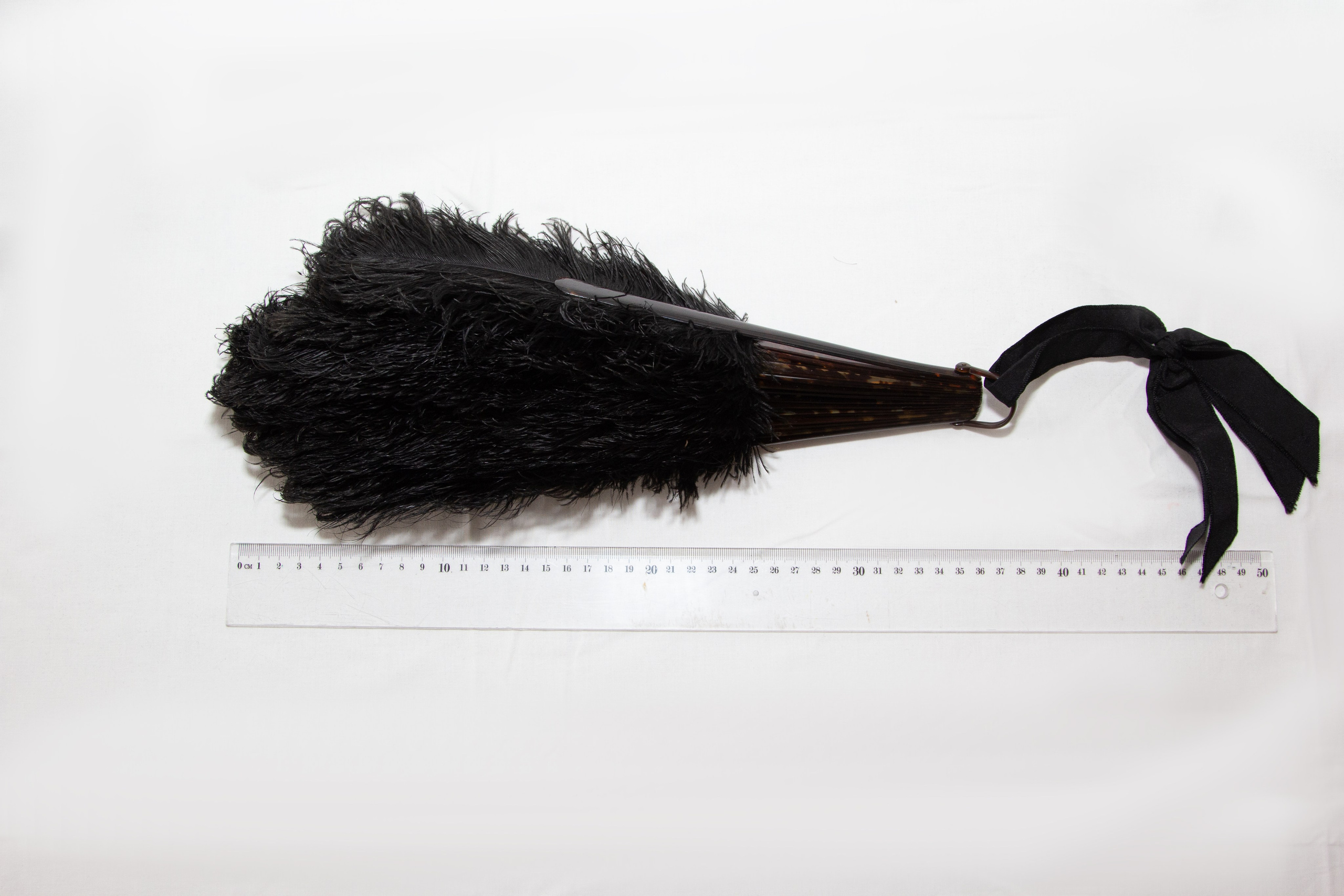 Ostrichfan. Современнные и актикварные украшения в Барселоне, Москве и Санкт-Петербурге