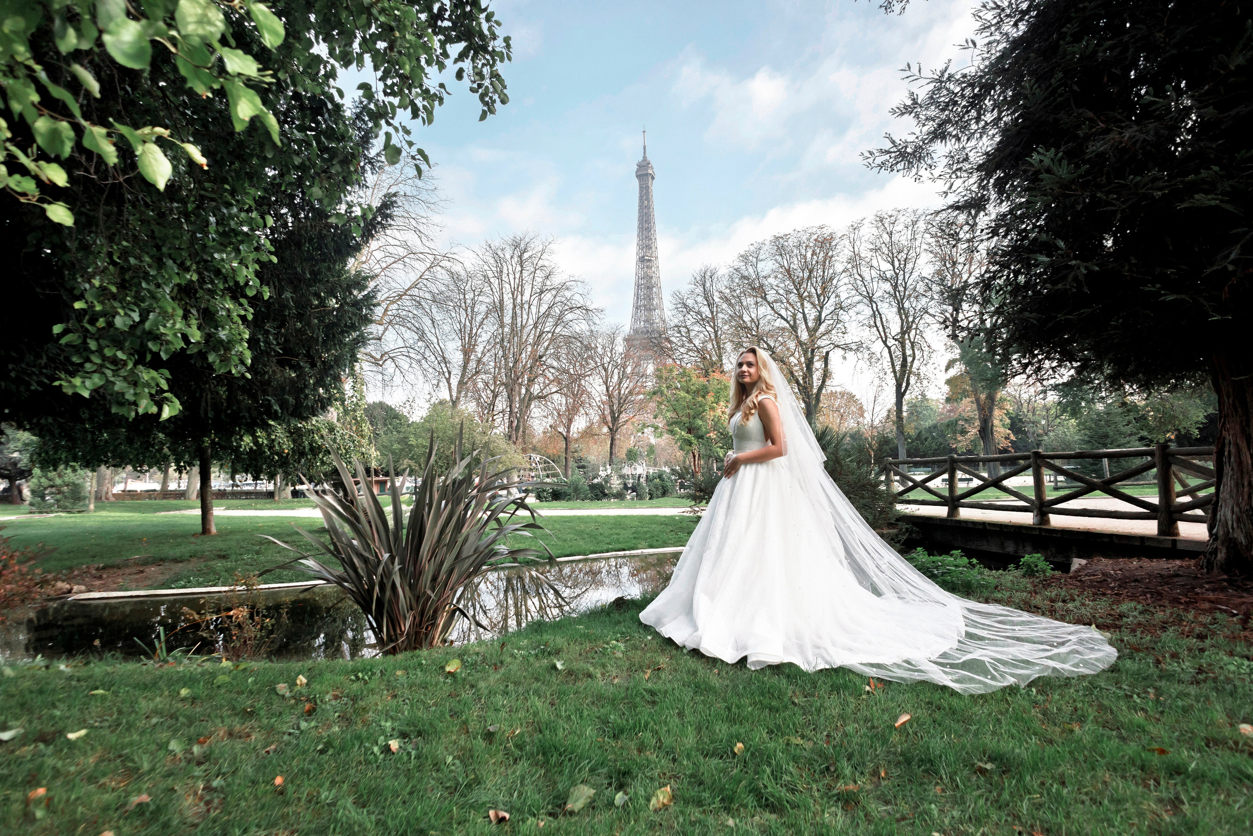 Eiffel Tower / Trifan & Raluca. Wedding, event and family photographer in Paris, Emilian Olaru