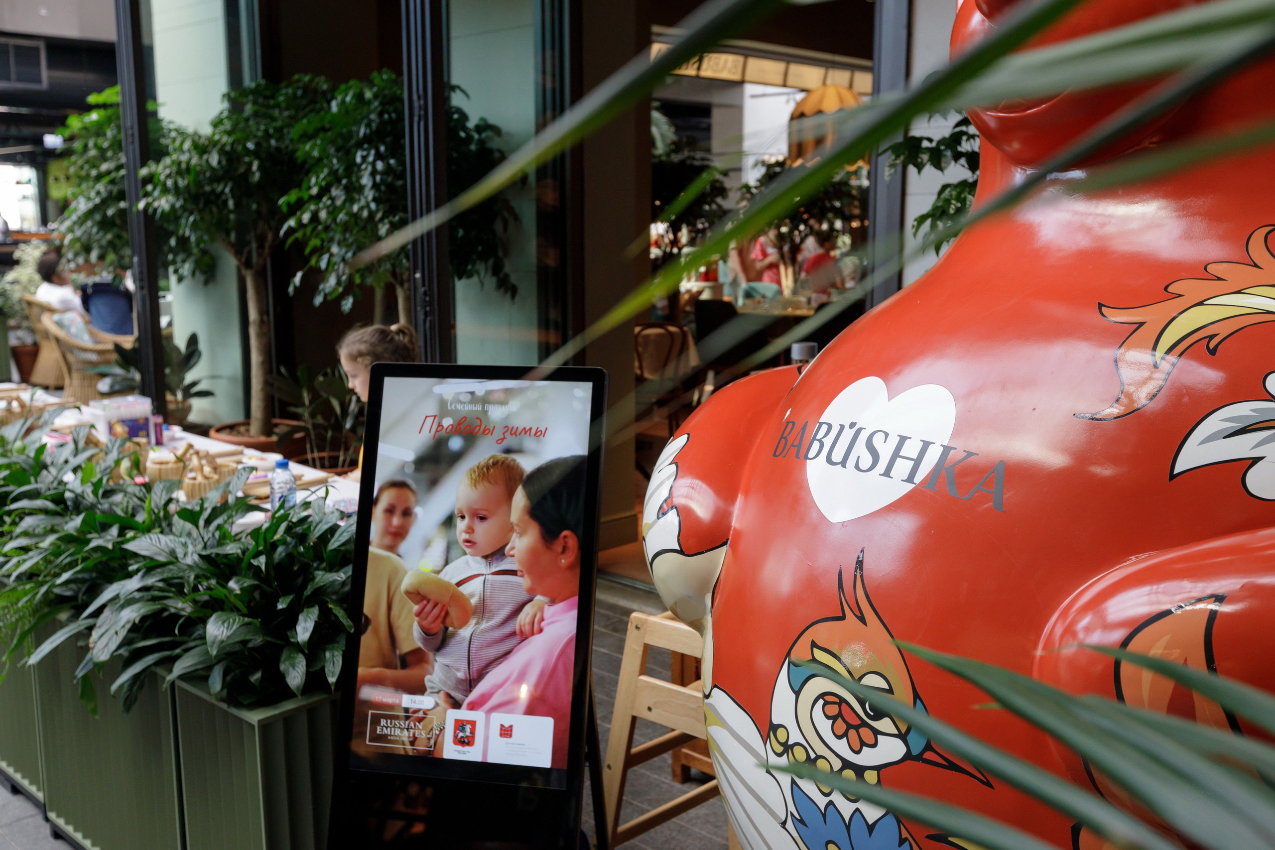 Maslenitsa at Babushka Restaurant, Dubai 2024. Photographer Anna Curly | Weddings and Events in Dubai