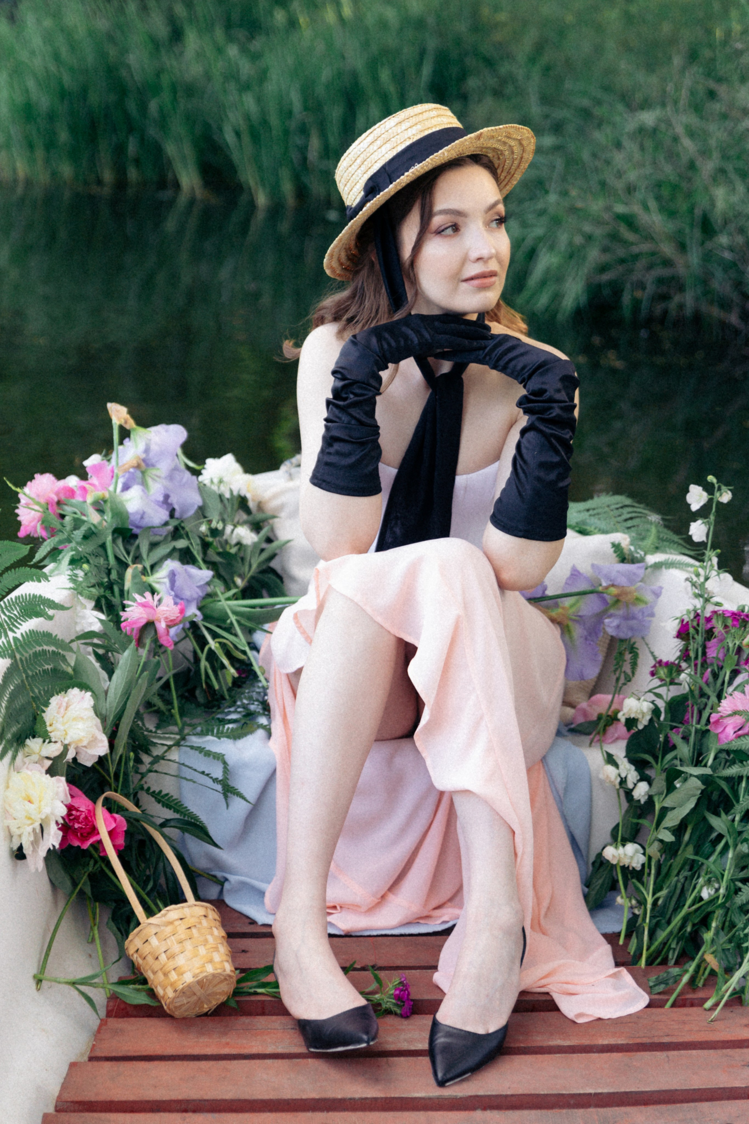 Boat & flowers. Photographer Anna Curly | Weddings and Events in Dubai