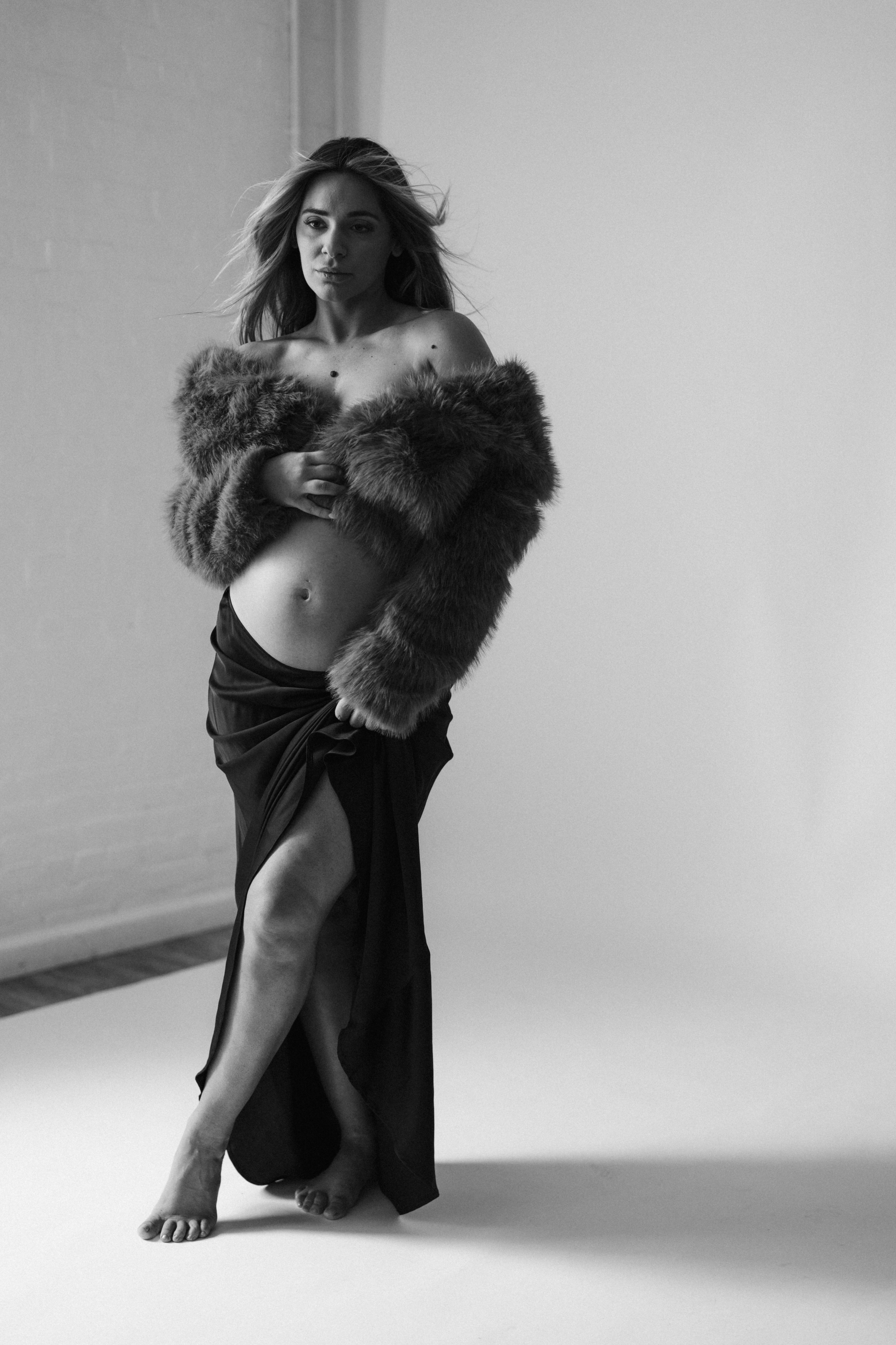 Anastasia. Modern maternity photographer in Long Island New York