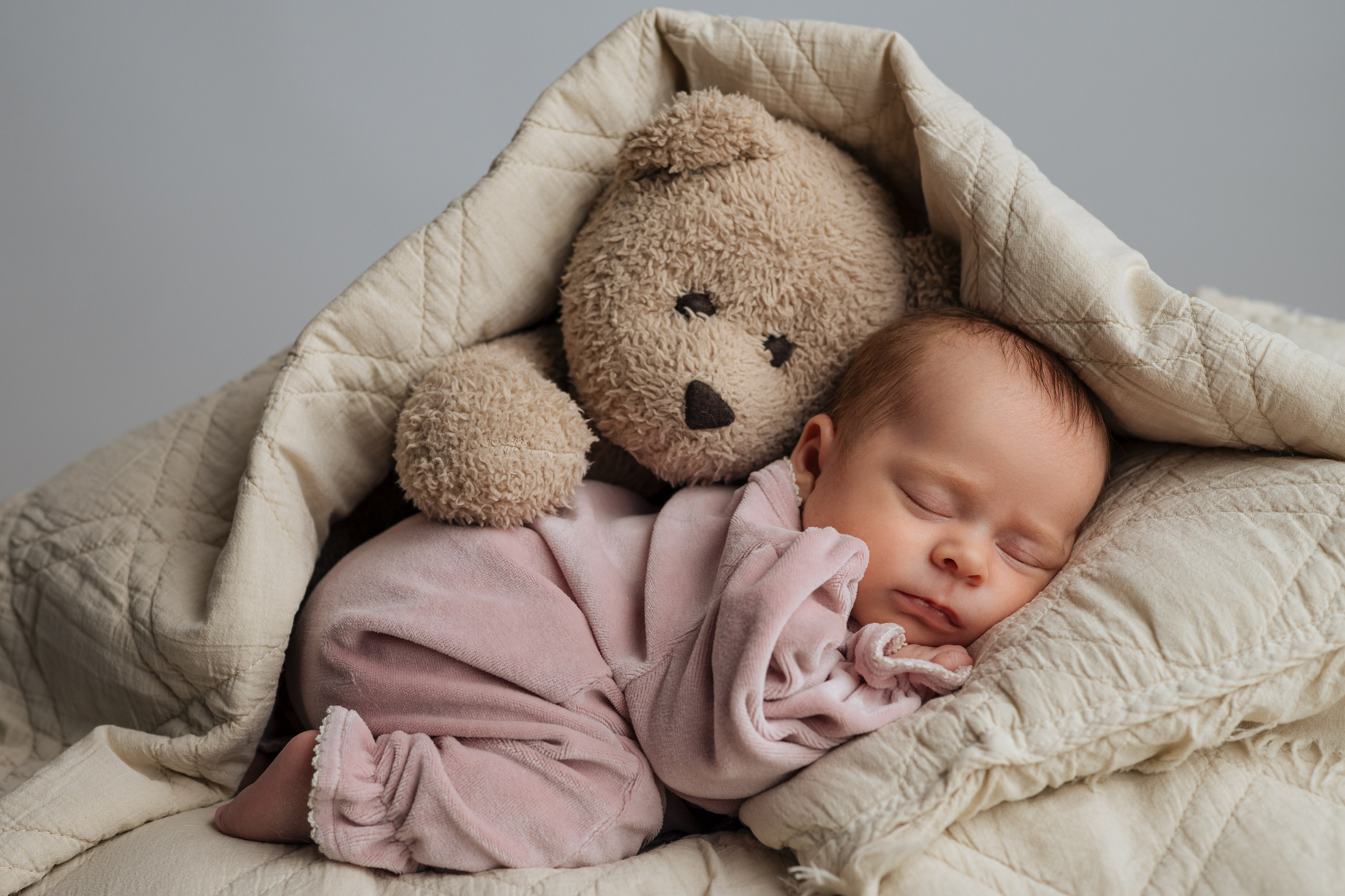 Newborn Shooting. Katerina Sellitti - Newborn Fotografin aus Bern. Schweiz
