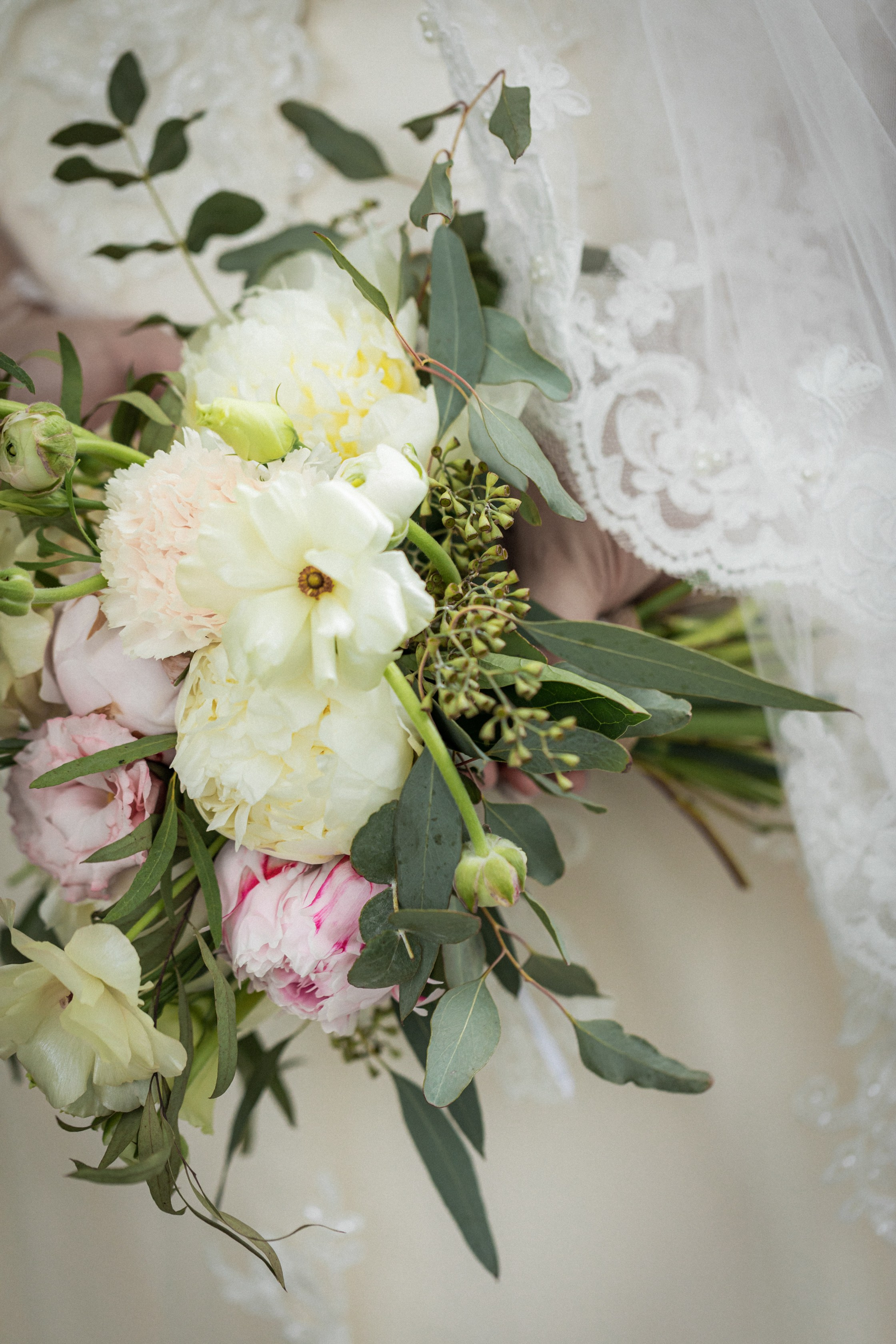 Kirchliche Trauung in Oerlinghausen – Emotionale Hochzeitsfotos & Stilvolle Reportagen!. Hochzeitsfotografin in Gütersloh | Authentische Hochzeitsreportagen | TK Photographie