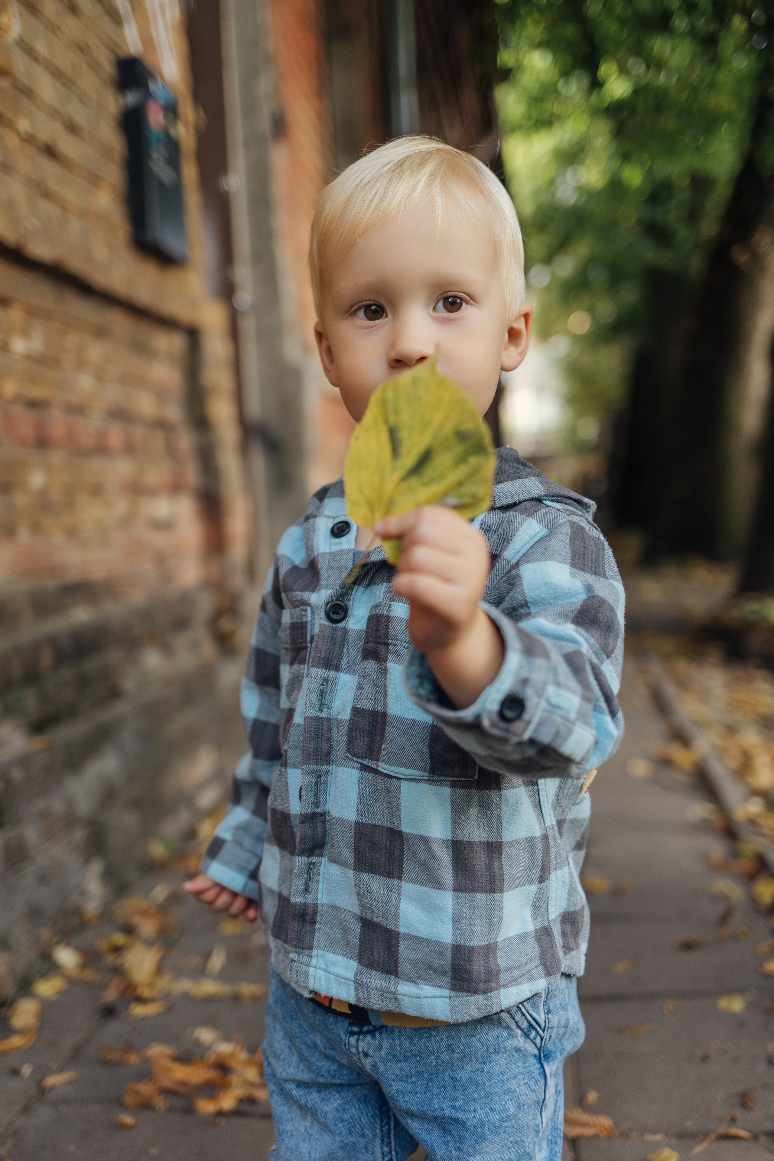 Along the streets of Vilnius in lifestyle style. Family photographer in Vilnuis Svetlana Naumova