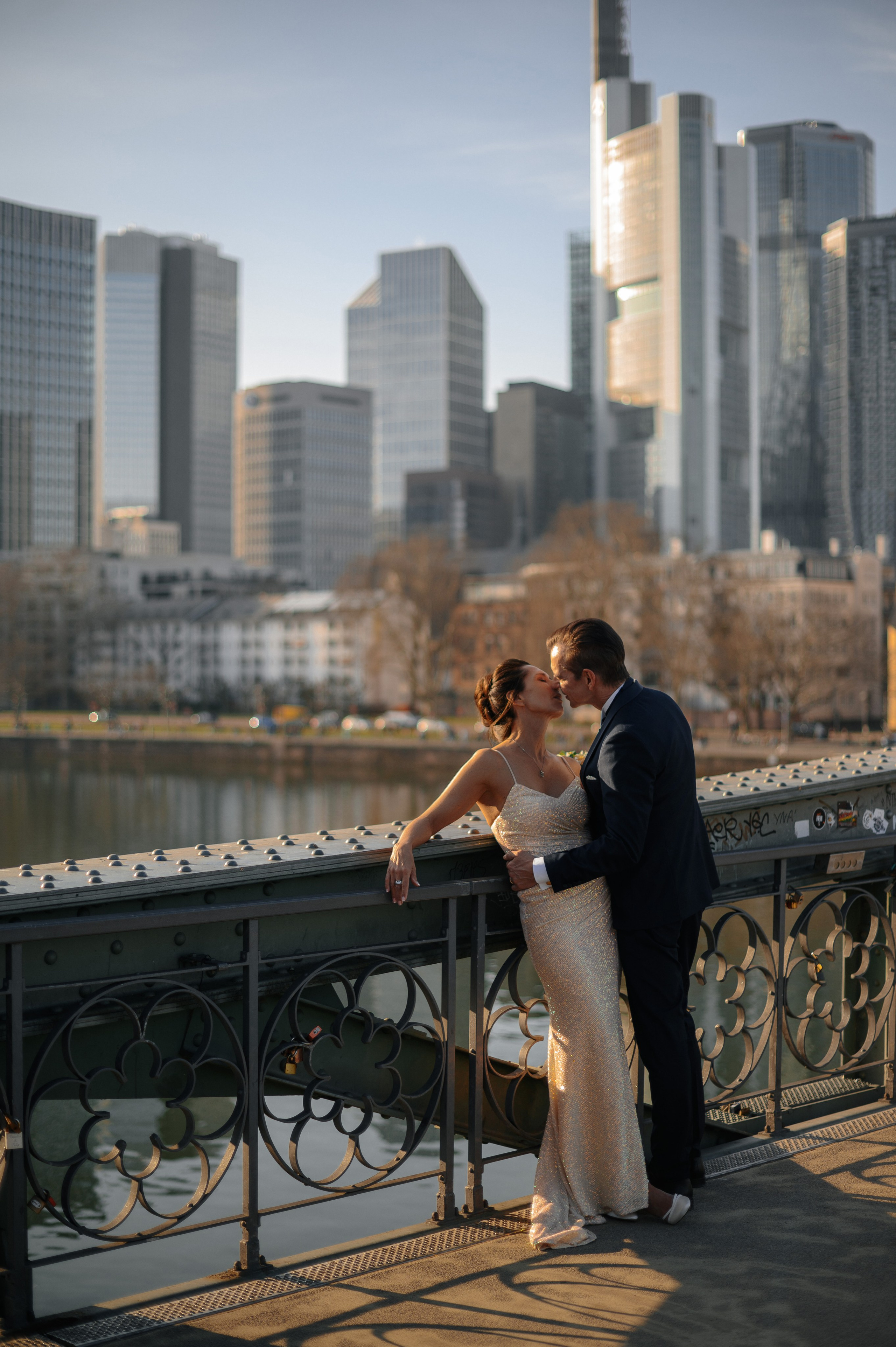 Standesamtliche Hochzeit in Frankfurt - Getting Ready, First Look & Römer