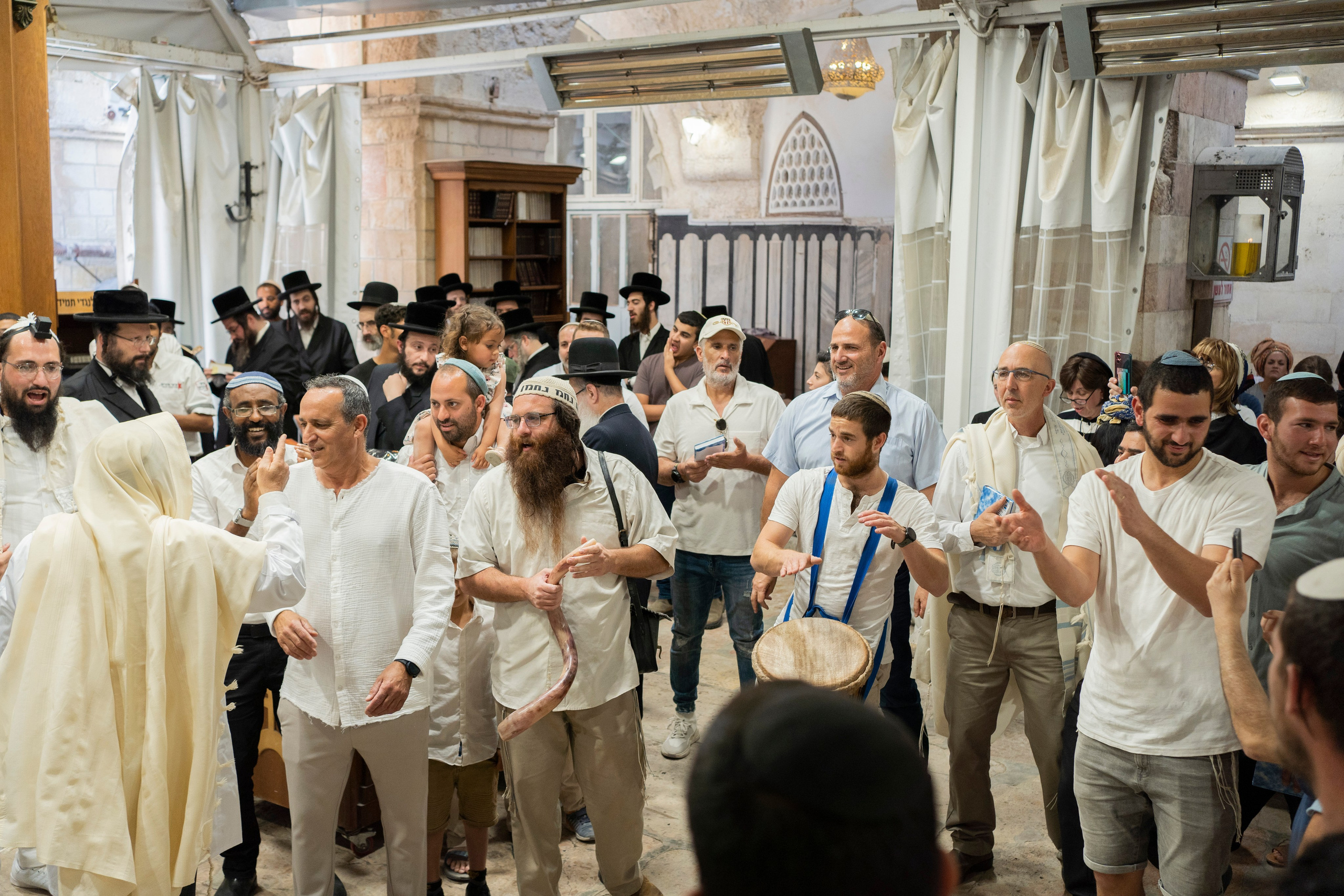 הברית של נחמן חזן. יוסף מזרחי צילום חתונה, ברית וזוגיות. צלם מקצועי שאוהב להוציא אתכם הכי יפים ברגעים הכי מרגשים