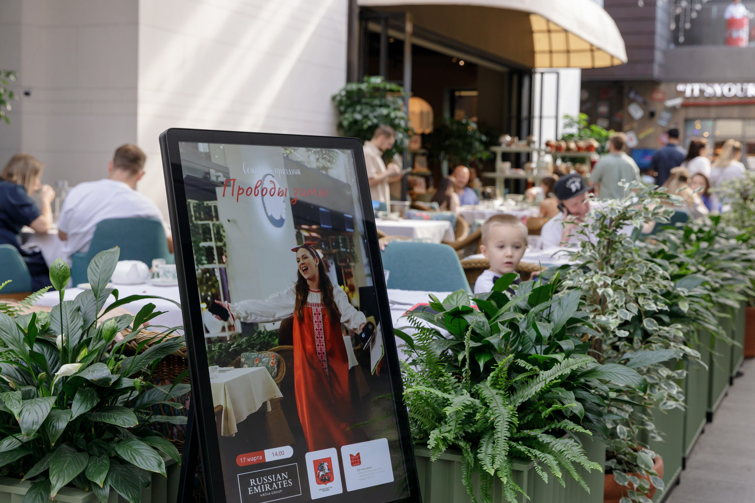 Maslenitsa at Babushka Restaurant, Dubai 2024. Photographer Anna Curly | Weddings and Events in Dubai