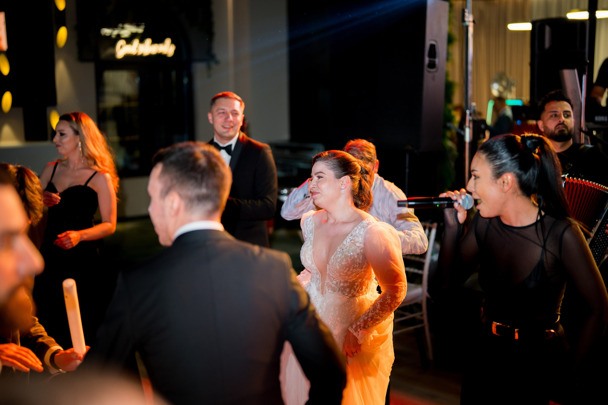 PARTY. Gabriel Florea — Fotograf nuntă București