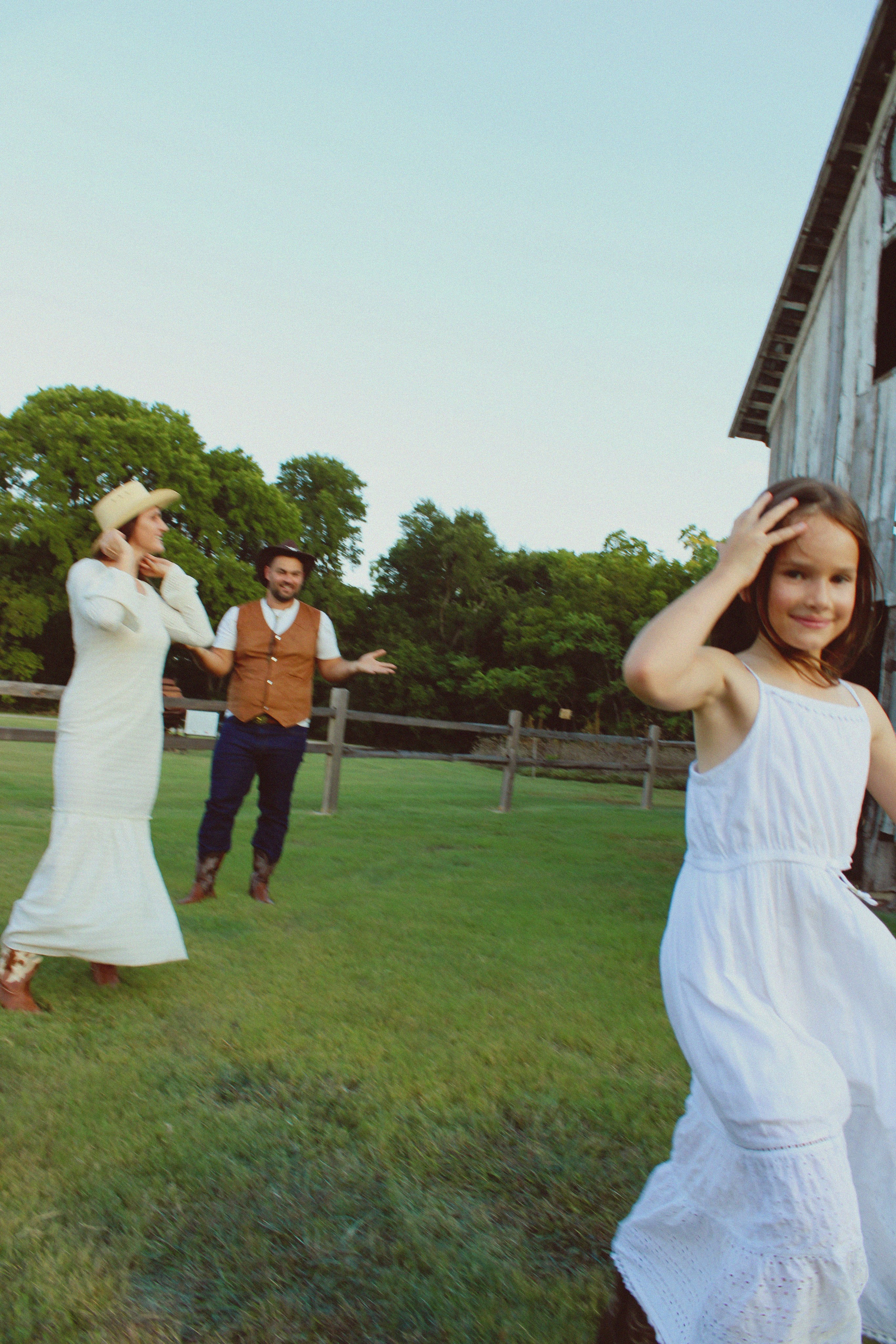Texas Countryside Family Photoshoot in Cowboy Style. Lana Petrychenko — Portrait & Family Photographer. Valencia, Spain
