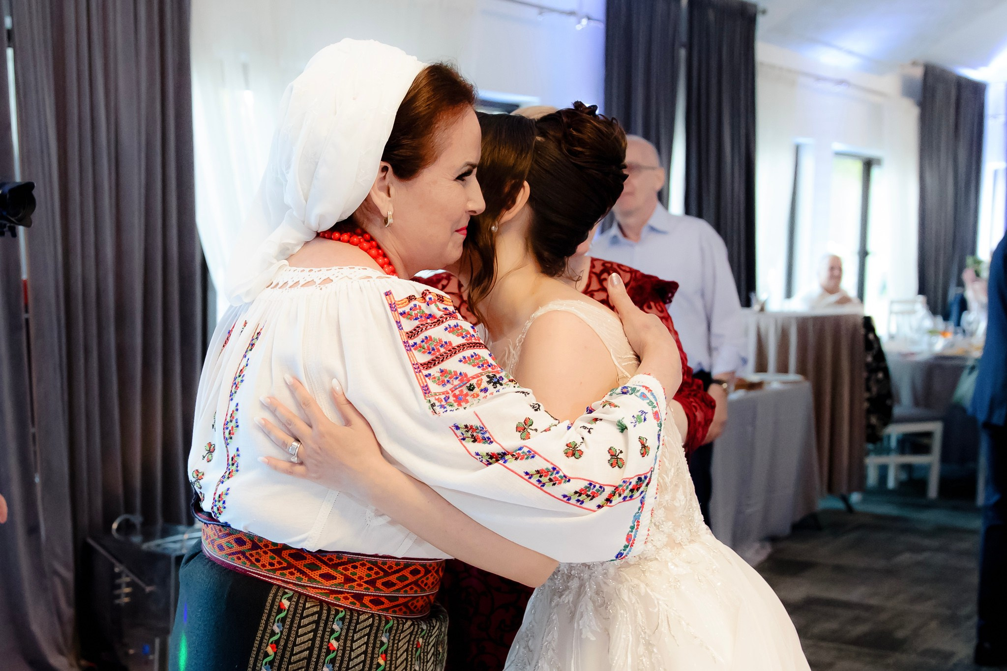 Ioana & Ionuț | Nuntă de poveste la Păstrăvăria Poiana din Mălini județul Suceava. Servicii foto-video profesionale, pentru momente de neuitat