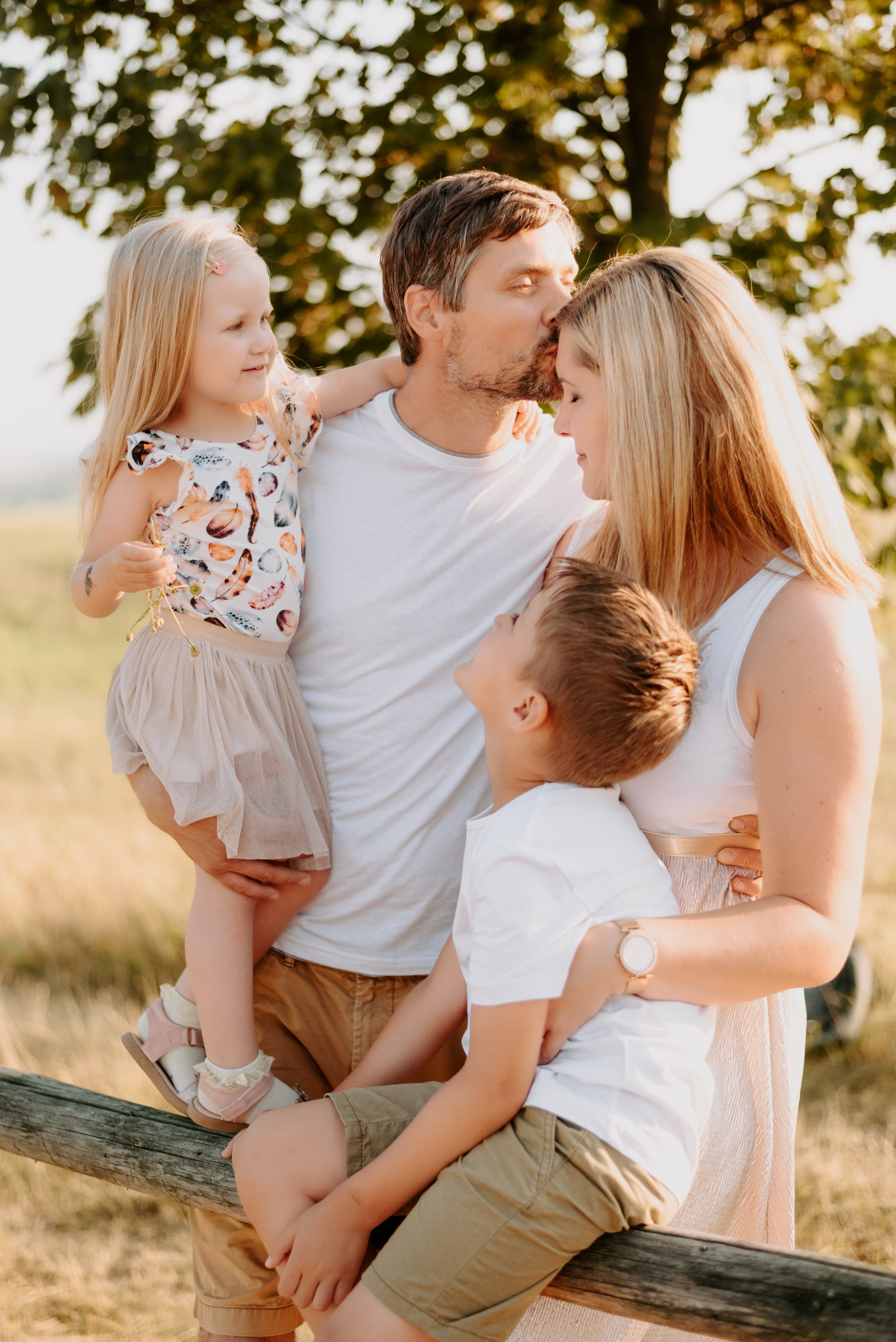 Lucka and family. Lifestyle, wedding and family photographer