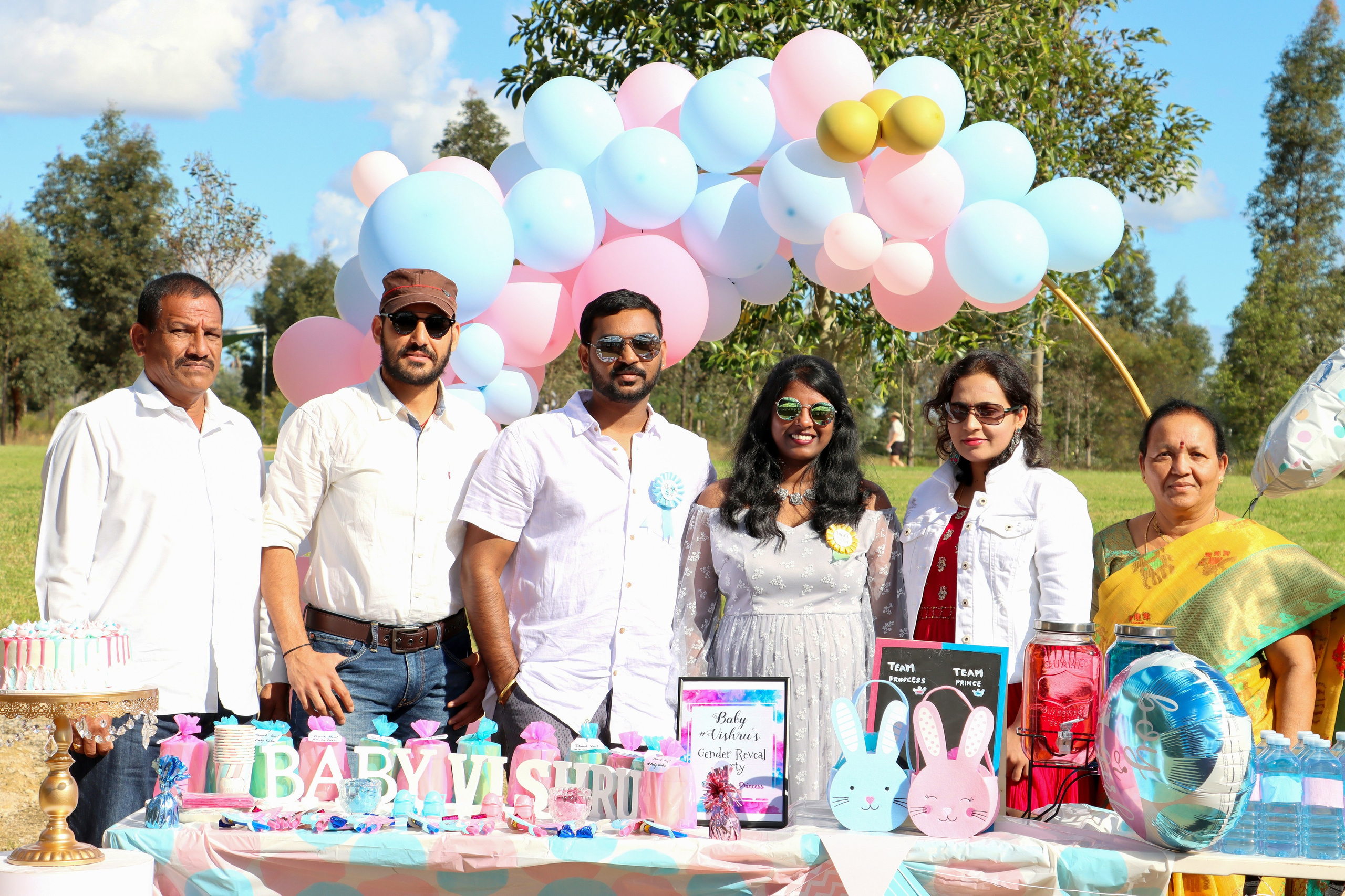 Gender and name Reveal. MHCreative is family-oriented photographer based in SYDNEY