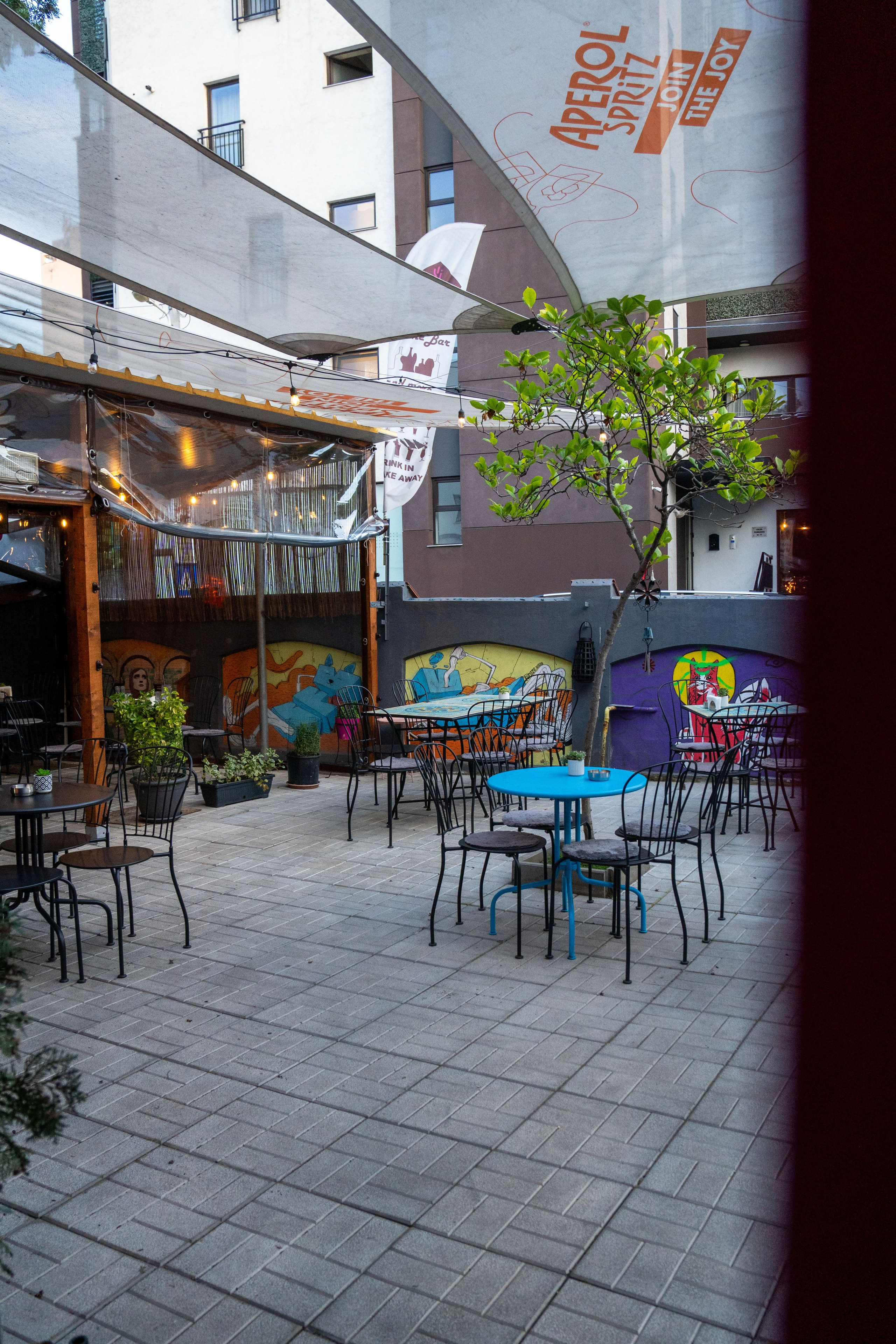 Adam’s. Creste si calatoreste