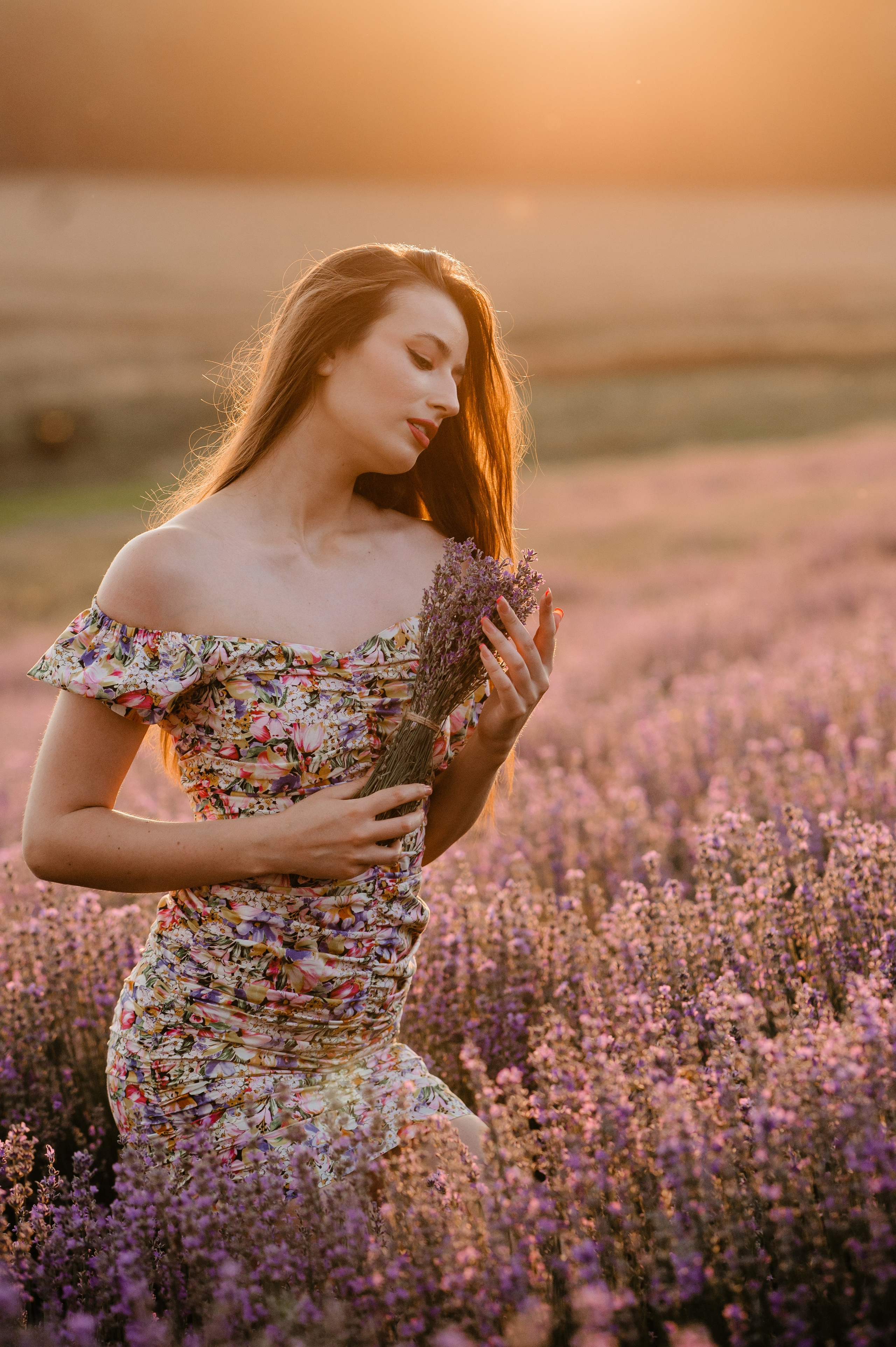 Sedinta foto in lanul de lavanda. Proud Vision Weddings | Wedding Photography & Film — Servicii profesionale Foto Video Nunta Iasi