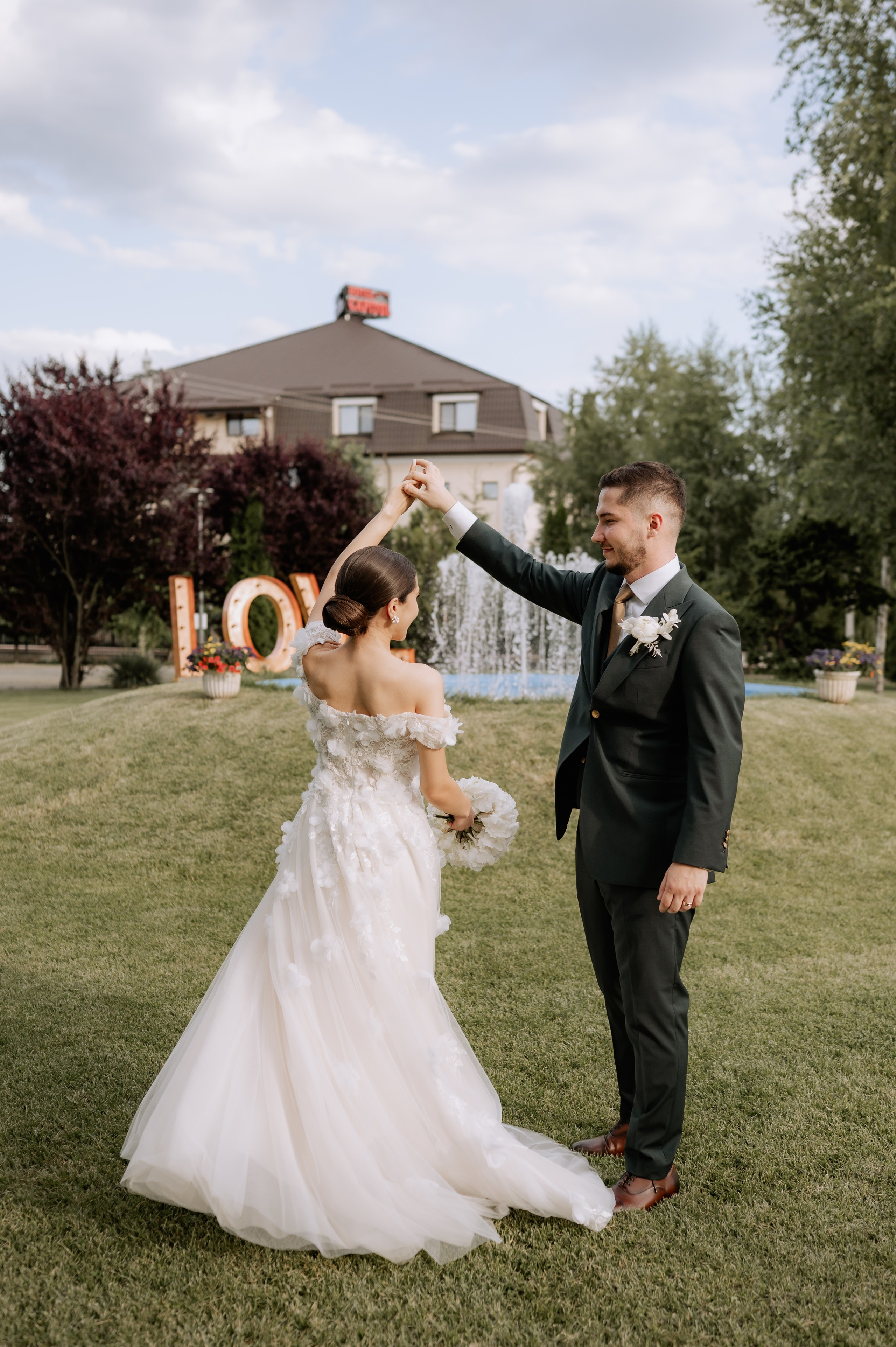 Nunta la Hotel Capitol Iasi. Proud Vision Weddings | Wedding Photography & Film — Servicii profesionale Foto Video Nunta Iasi