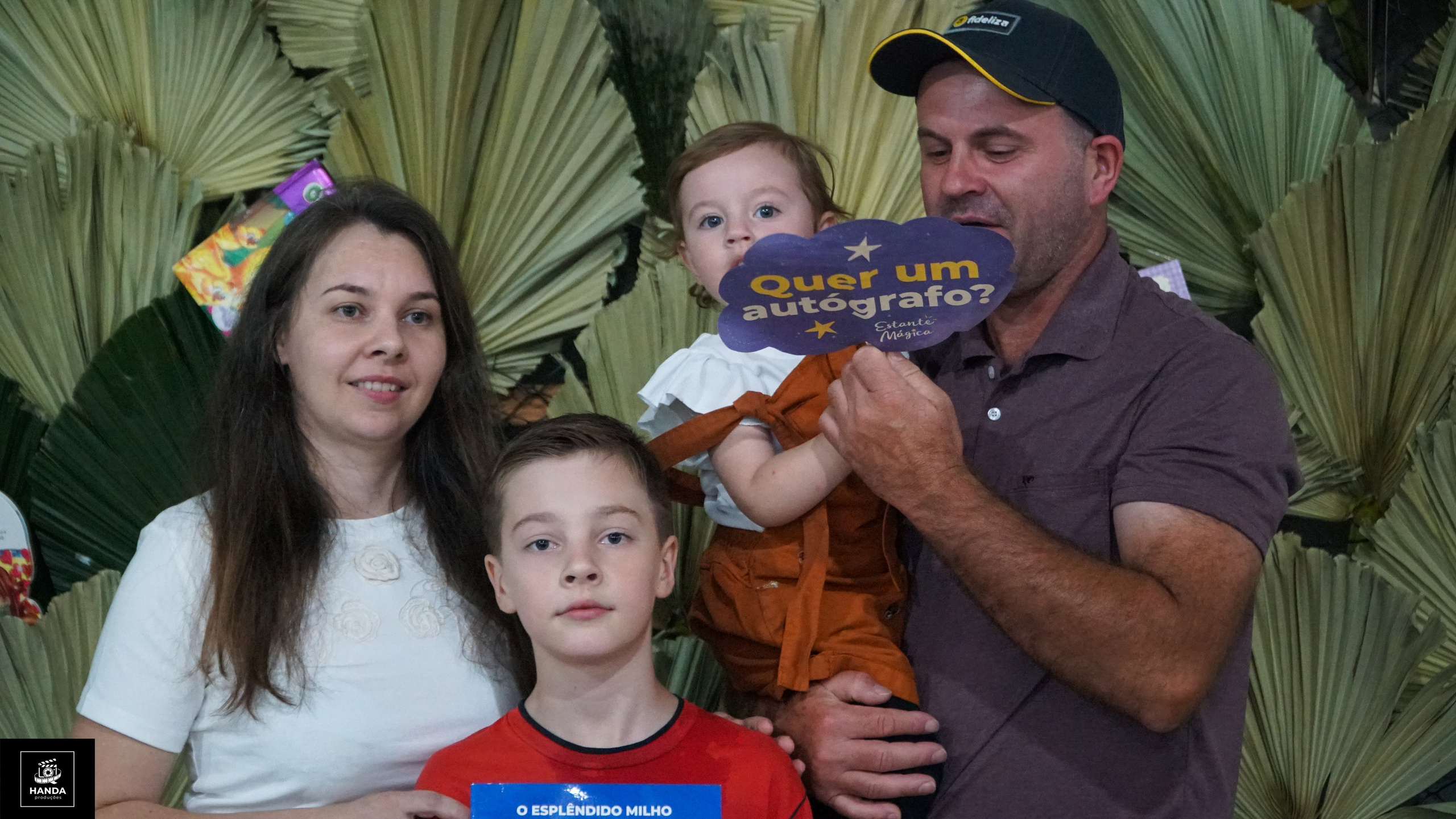 Noite autógrafos colégio Aurélio Buarque de Holanda. Handa Produções