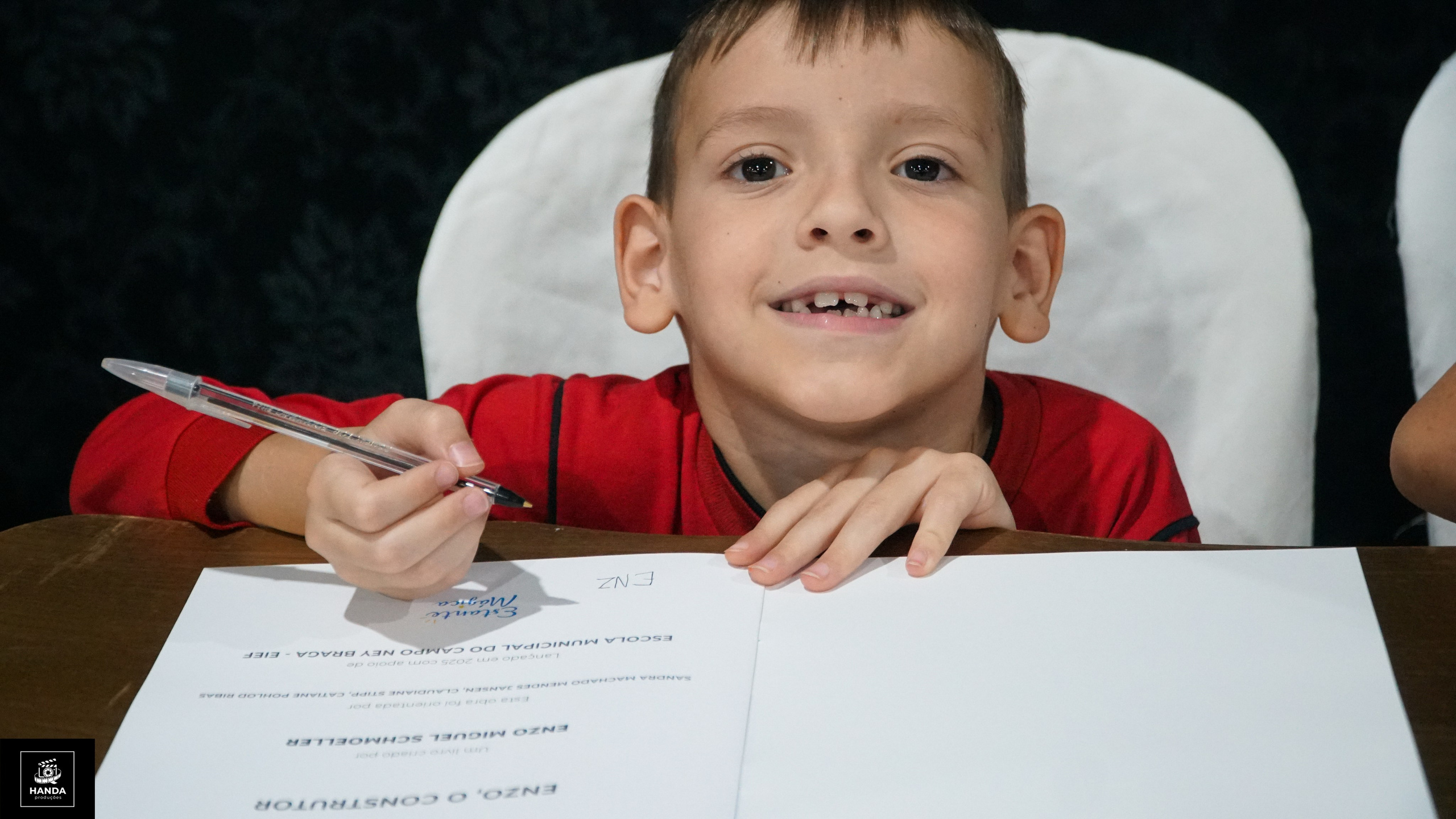 Noite autógrafos colégio Aurélio Buarque de Holanda. Handa Produções