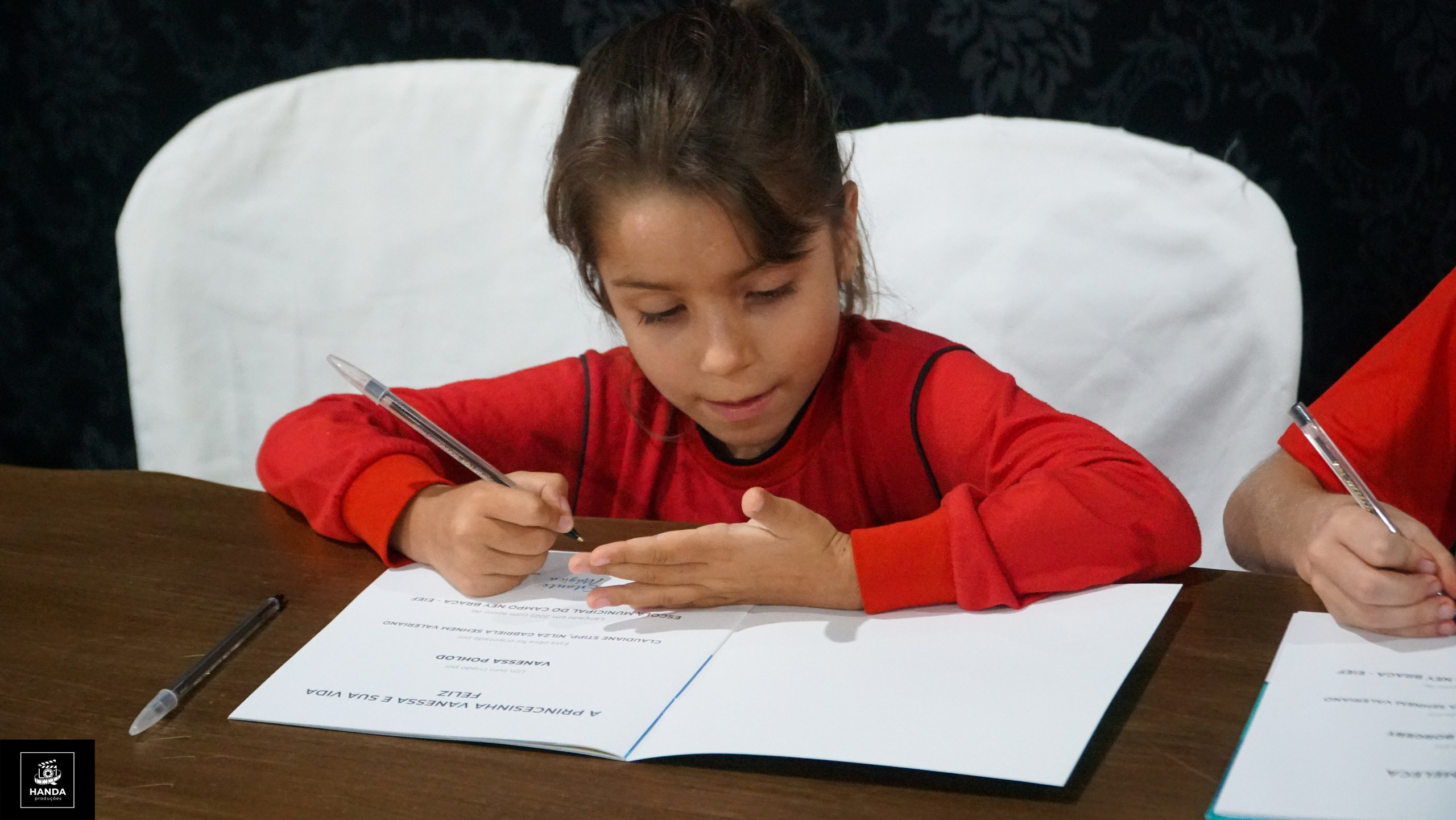 Noite autógrafos colégio Aurélio Buarque de Holanda. Handa Produções