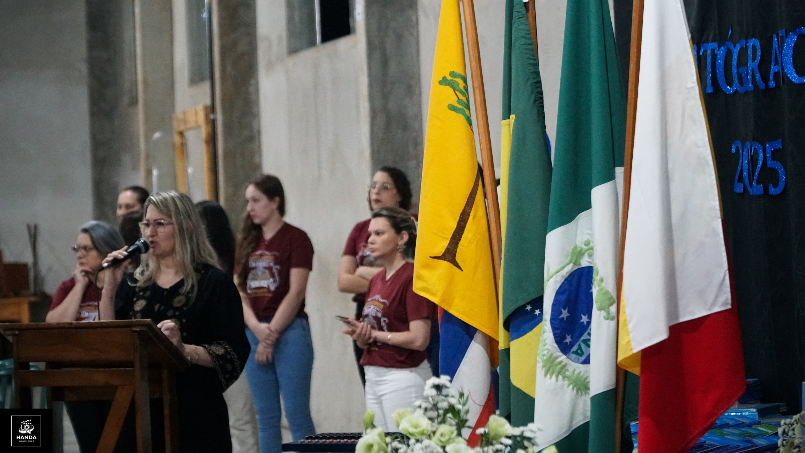 Noite autógrafos colégio Aurélio Buarque de Holanda. Handa Produções