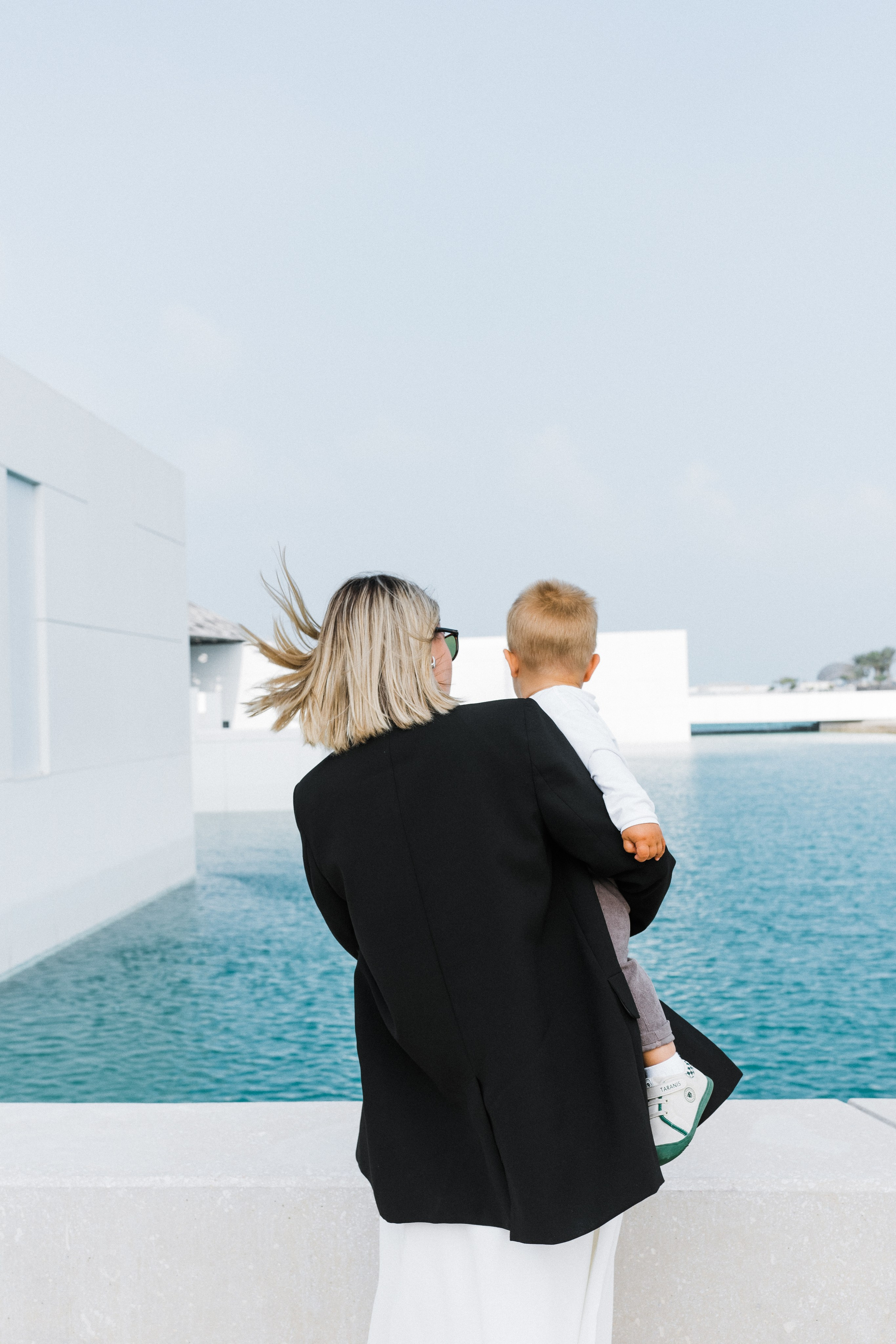 Louvre Dima, Dasha and Artemy. Professional Photographer Abu Dhabi, Dubai — Yulia Ismoilova | 2025