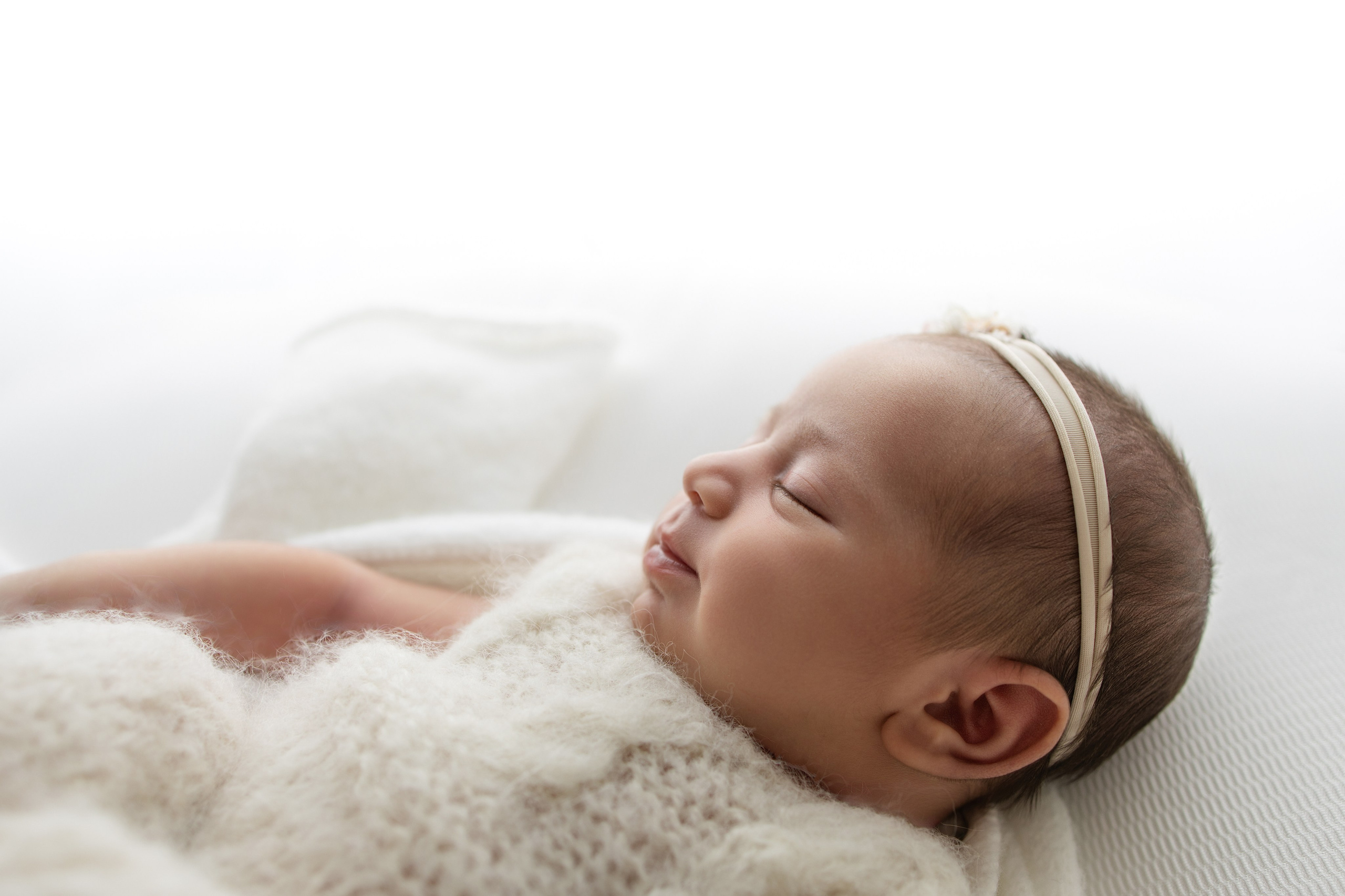 Ensaio Newborn Menina. Kelen Wehr Fotografia | Fotógrafa de Gestante e Newborn em São José dos Campos