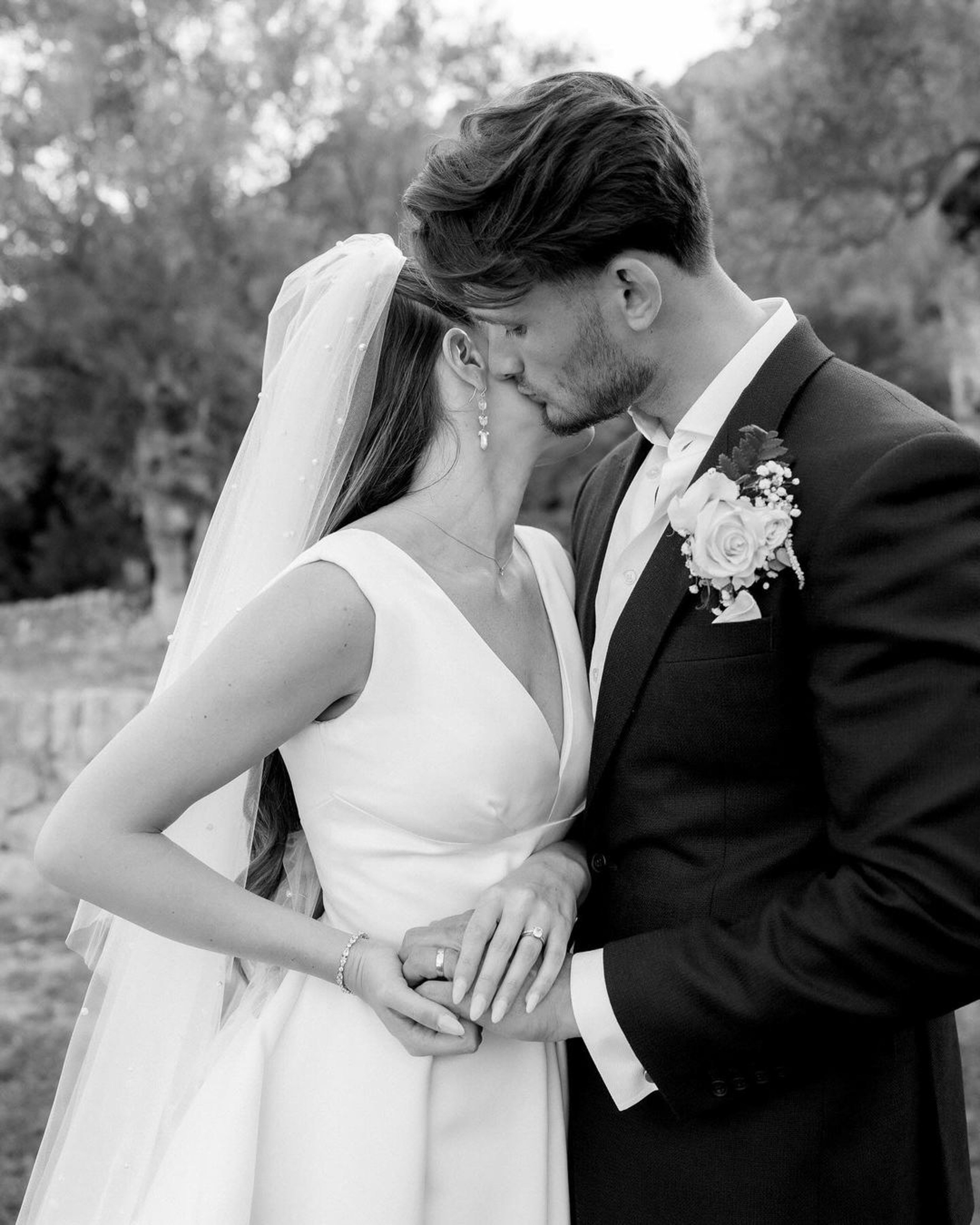 Wedding Ceremony in venue in Mallorca Tramuntana Mountains with British couple. Wedding Celebrant in Mallorca Iban Collin