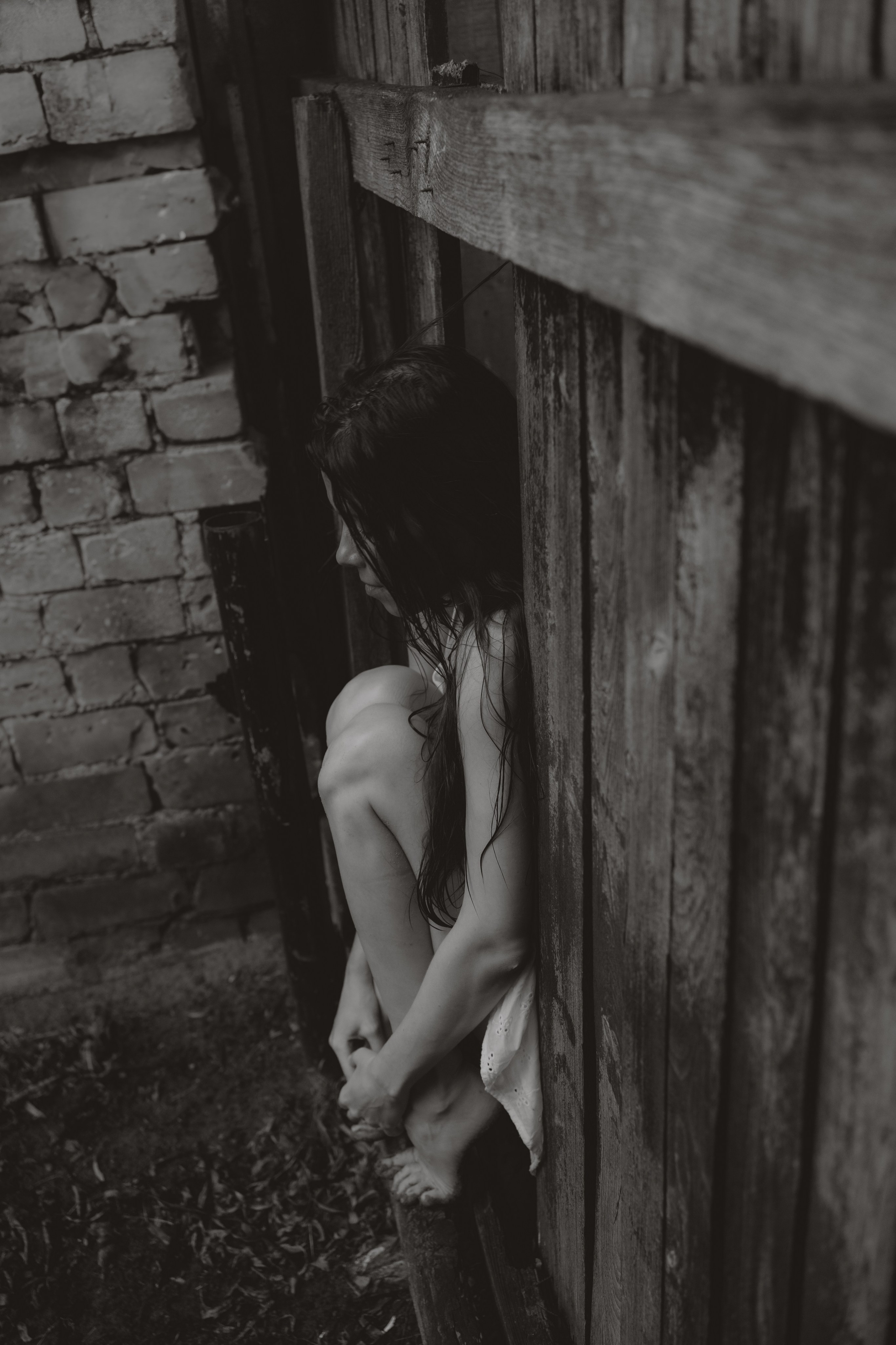 She steps past the edge. Anna Chekryshova — Authorial Portrait Photographer in Tallinn