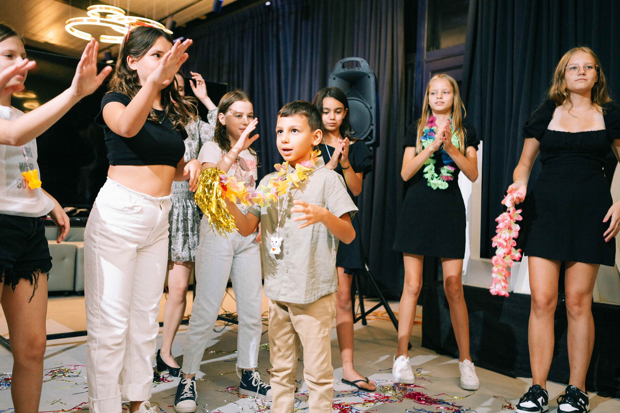 PARTY WITH FRIENDS. Https://shi-photo.com/