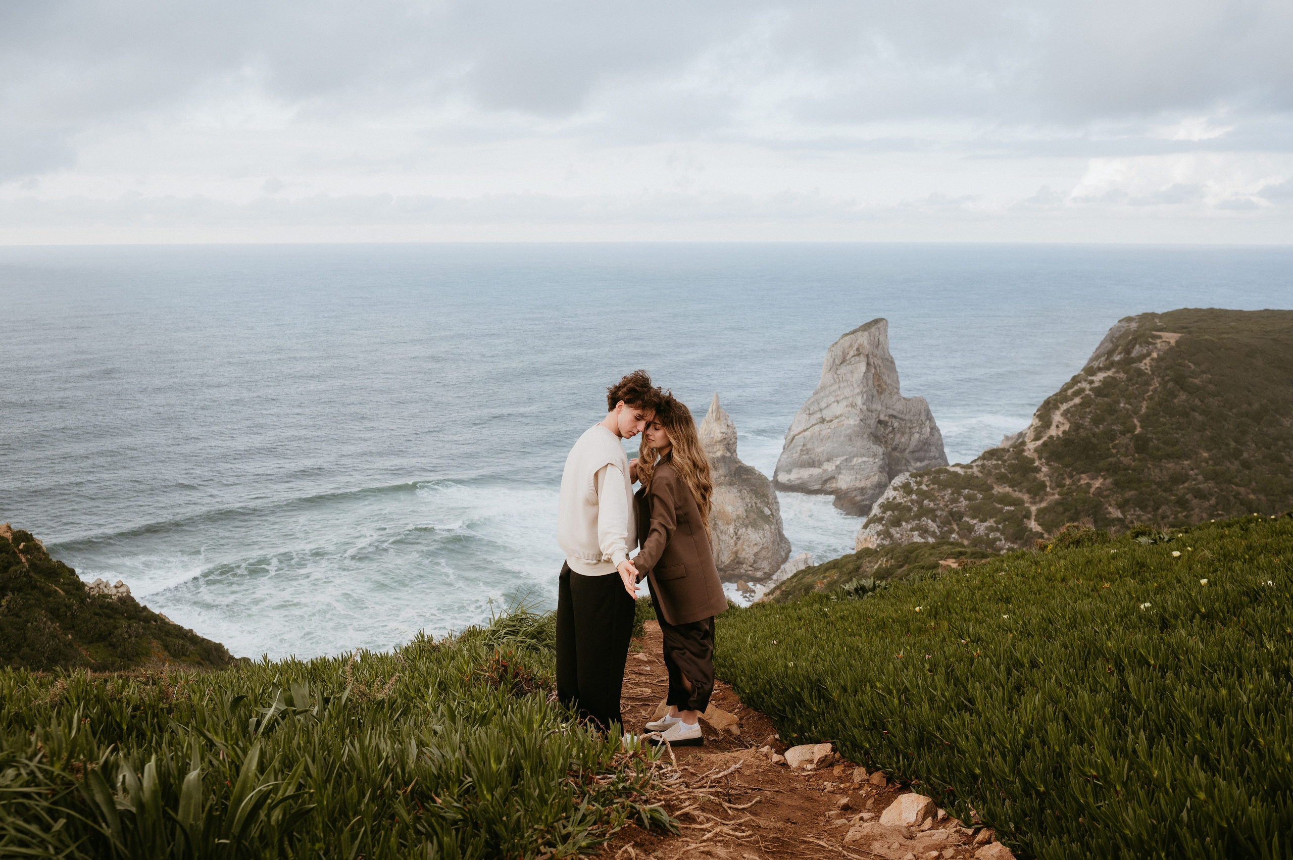 Praia da Ursa – ședință foto de cuplu într-un loc magic din Portugalia. Valentin Melen — wedding photographer