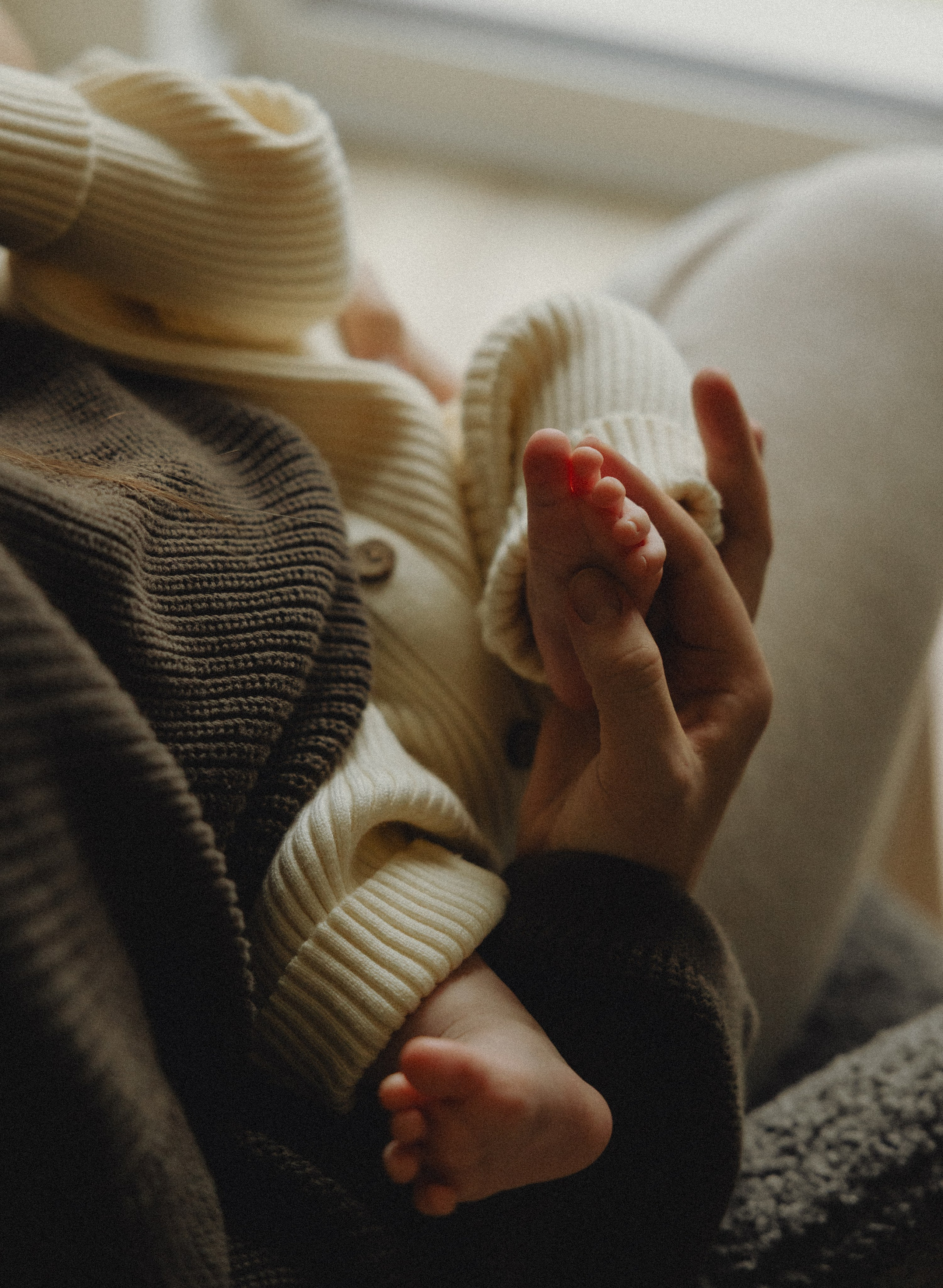 Naujagimio fotosesija namuose | 2025. Vestuvių ir šeimų fotografė Lena Bondarenko / belove photo