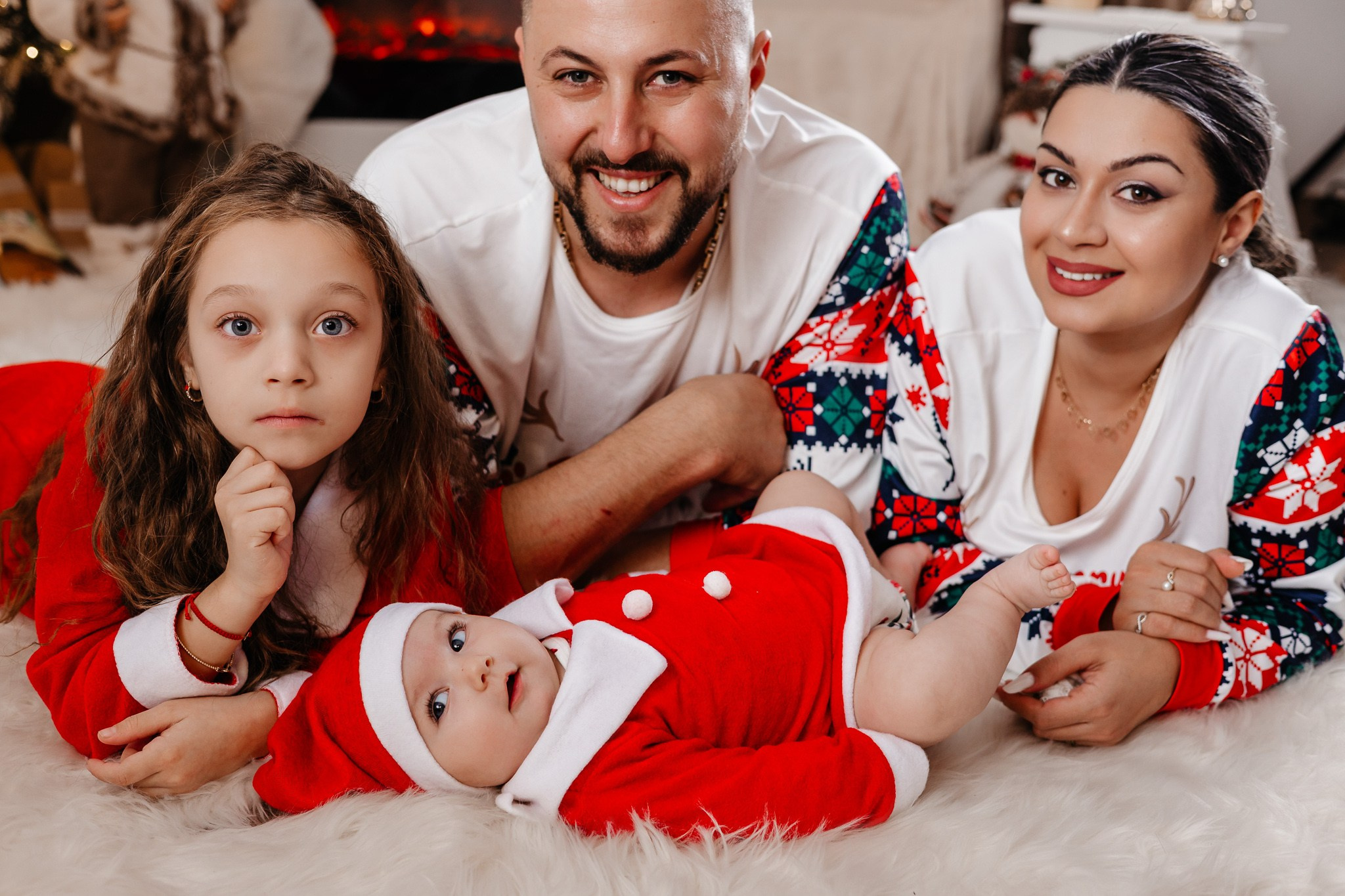 Ședințe Foto Crăciun 2025 Piatra Neamț | Fotografii de Sărbători | FotoACTIV. Fotograf Profesionist Piatra Neamț, Roman, Târgu Neamț, Bicaz, Neamț | Studio, Nuntă, Botez, Eveniment | FotoACTIV