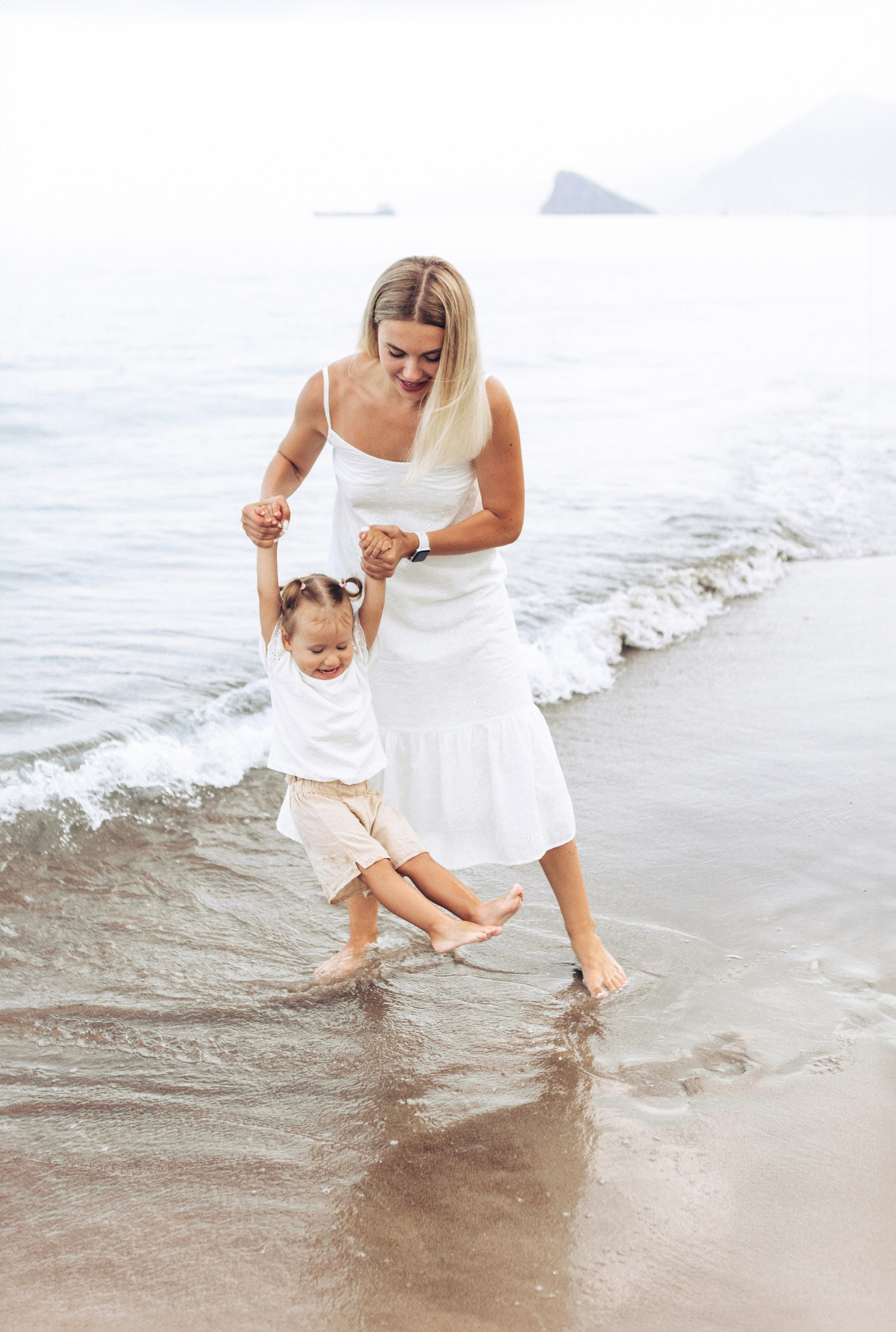 Семейная фотосессия на пляже Анталии. Фотограф в Анталии, Кемере и Белеке
