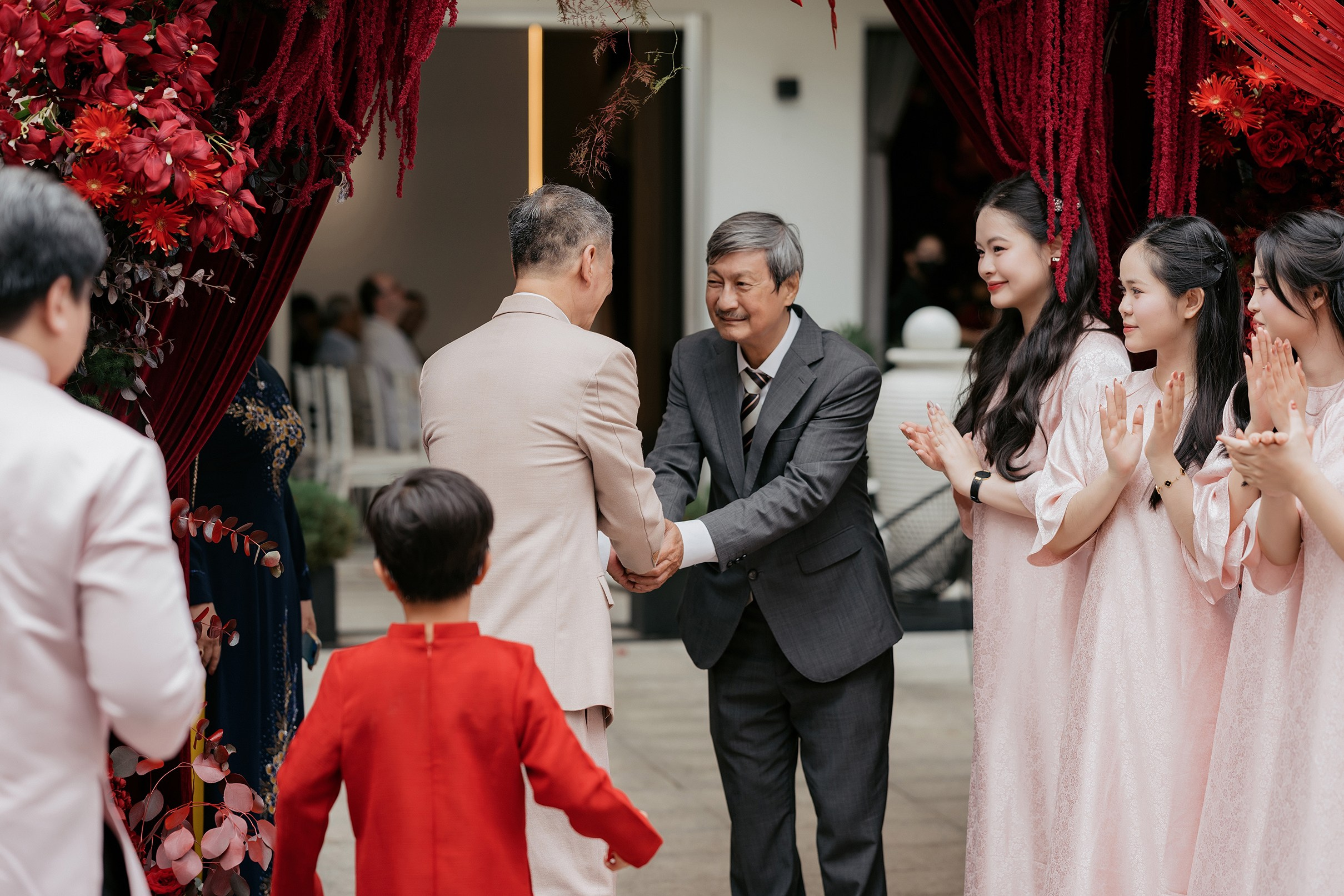 YEN LINH & HOANG QUY / Wedding Ceremony. Nhiếp ảnh gia đám cưới hàng đầu tại Thành Phố Hồ Chí Minh