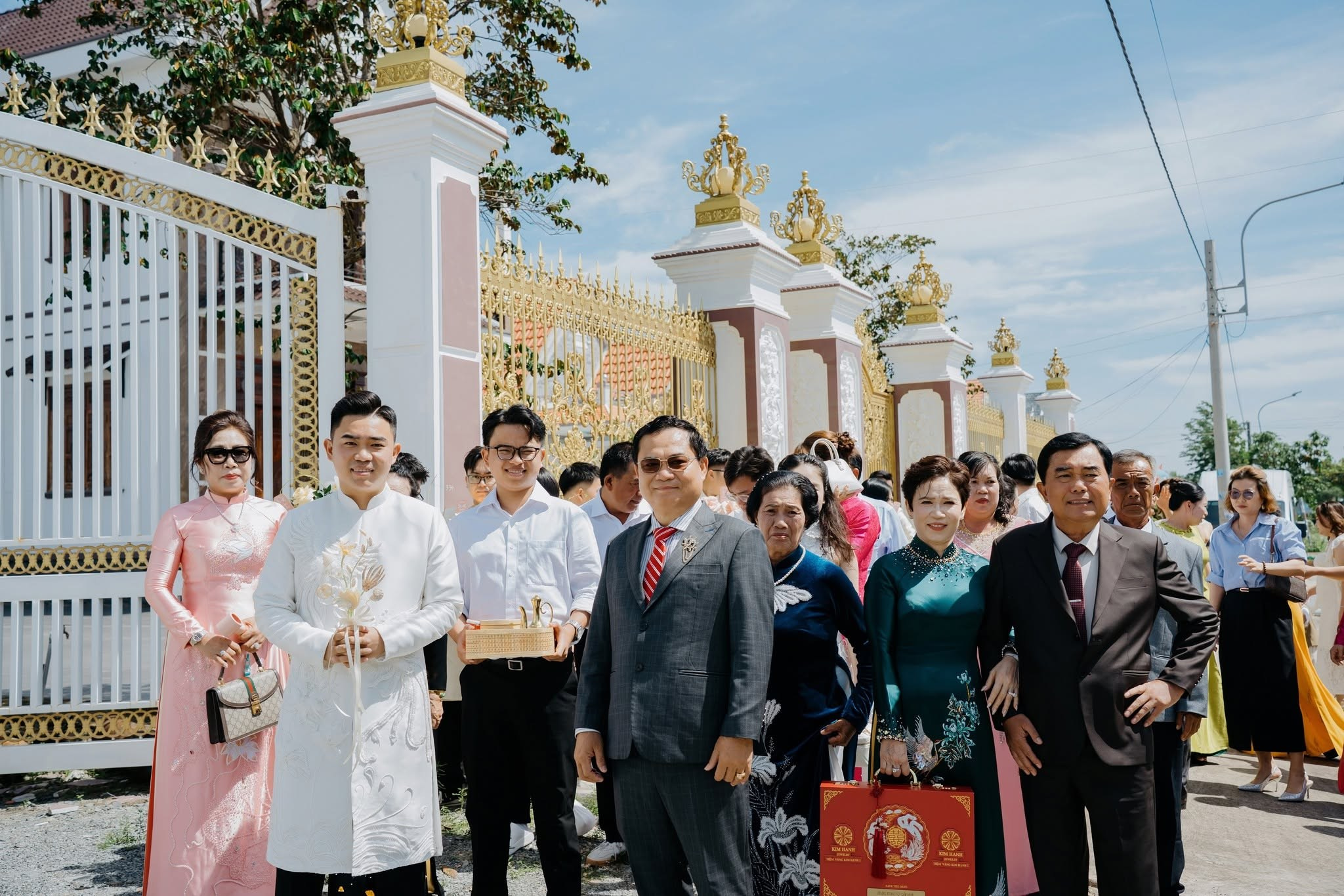 Engagement / LOAN & KHANG. Saigon Wedding Present | Art Beyond Moments