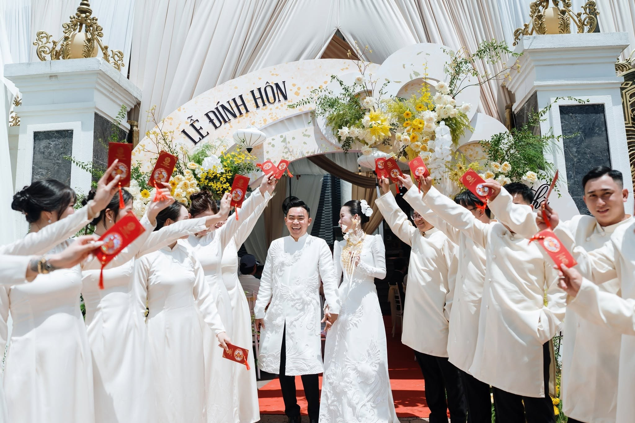 Engagement / LOAN & KHANG. Saigon Wedding Present | Art Beyond Moments