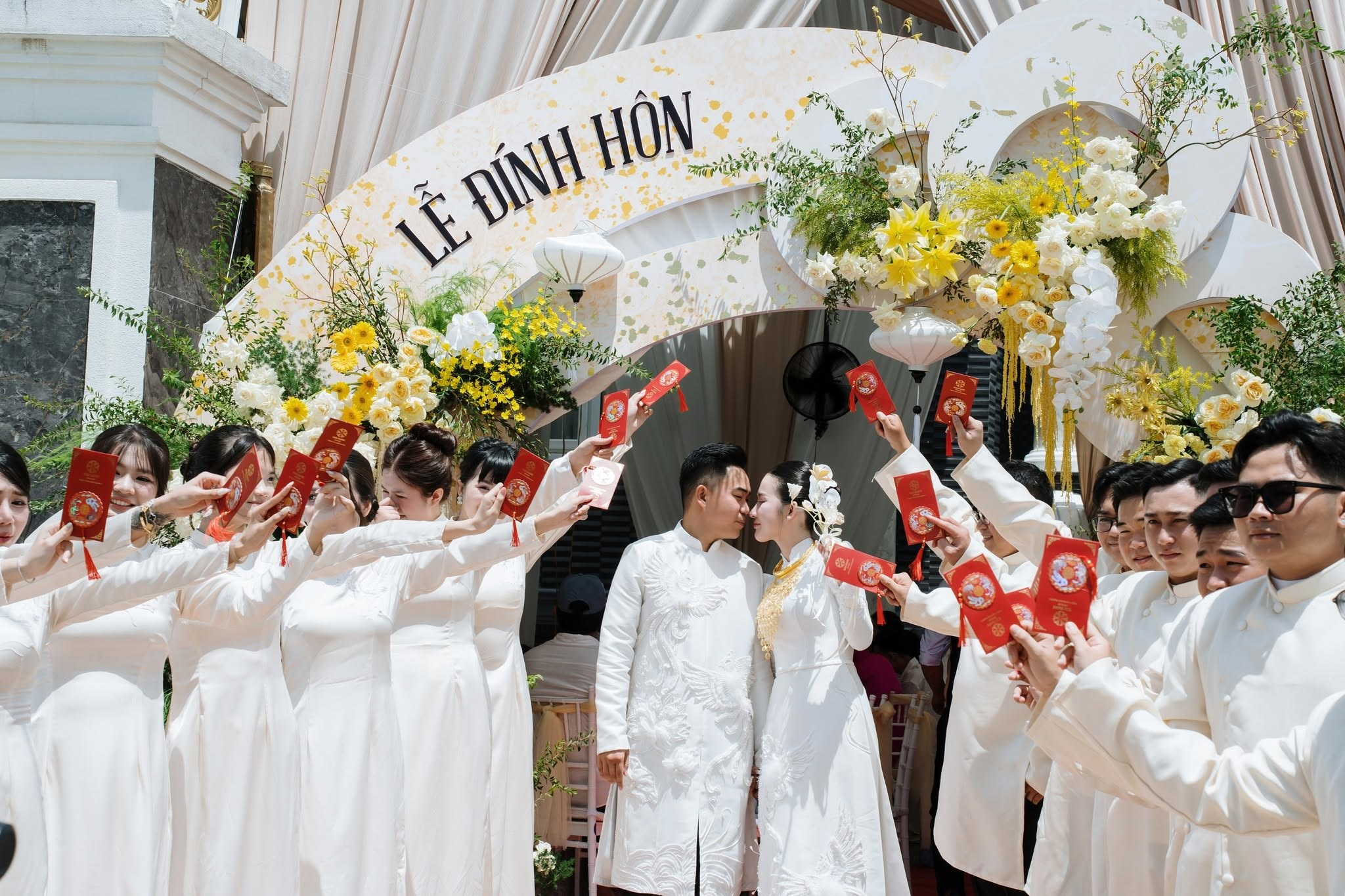 Engagement / LOAN & KHANG. Saigon Wedding Present | Art Beyond Moments