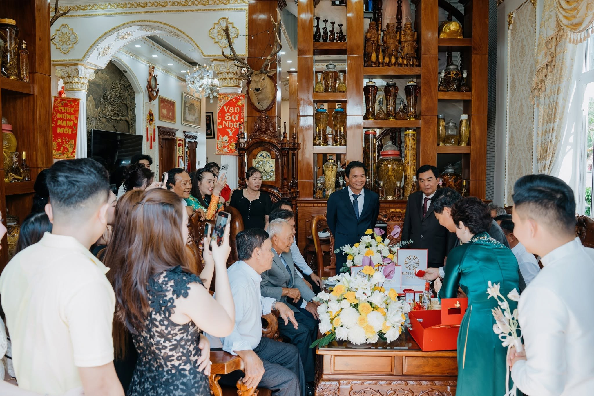 Engagement / LOAN & KHANG. Saigon Wedding Present | Art Beyond Moments