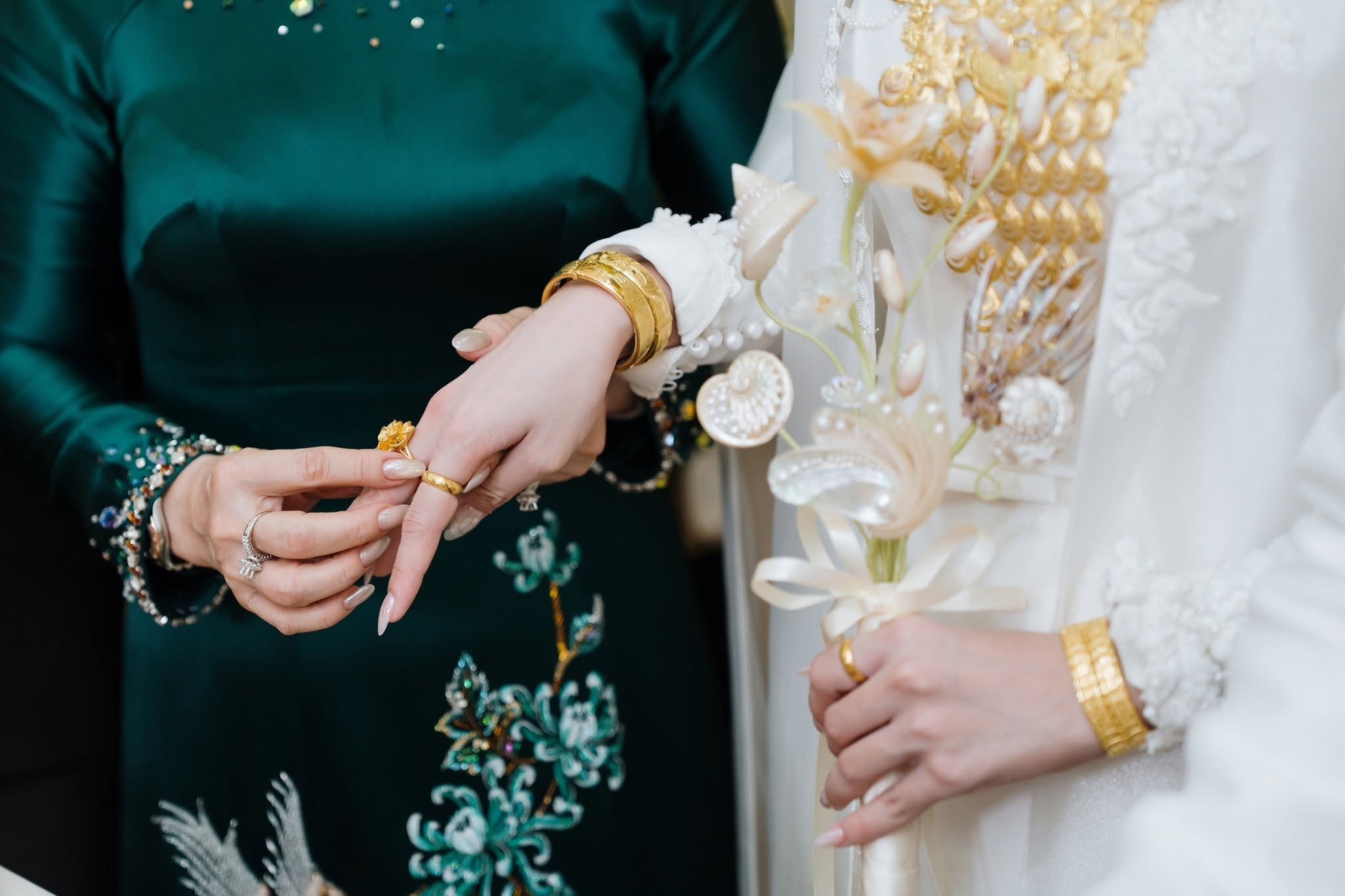 Engagement / LOAN & KHANG. Saigon Wedding Present | Art Beyond Moments
