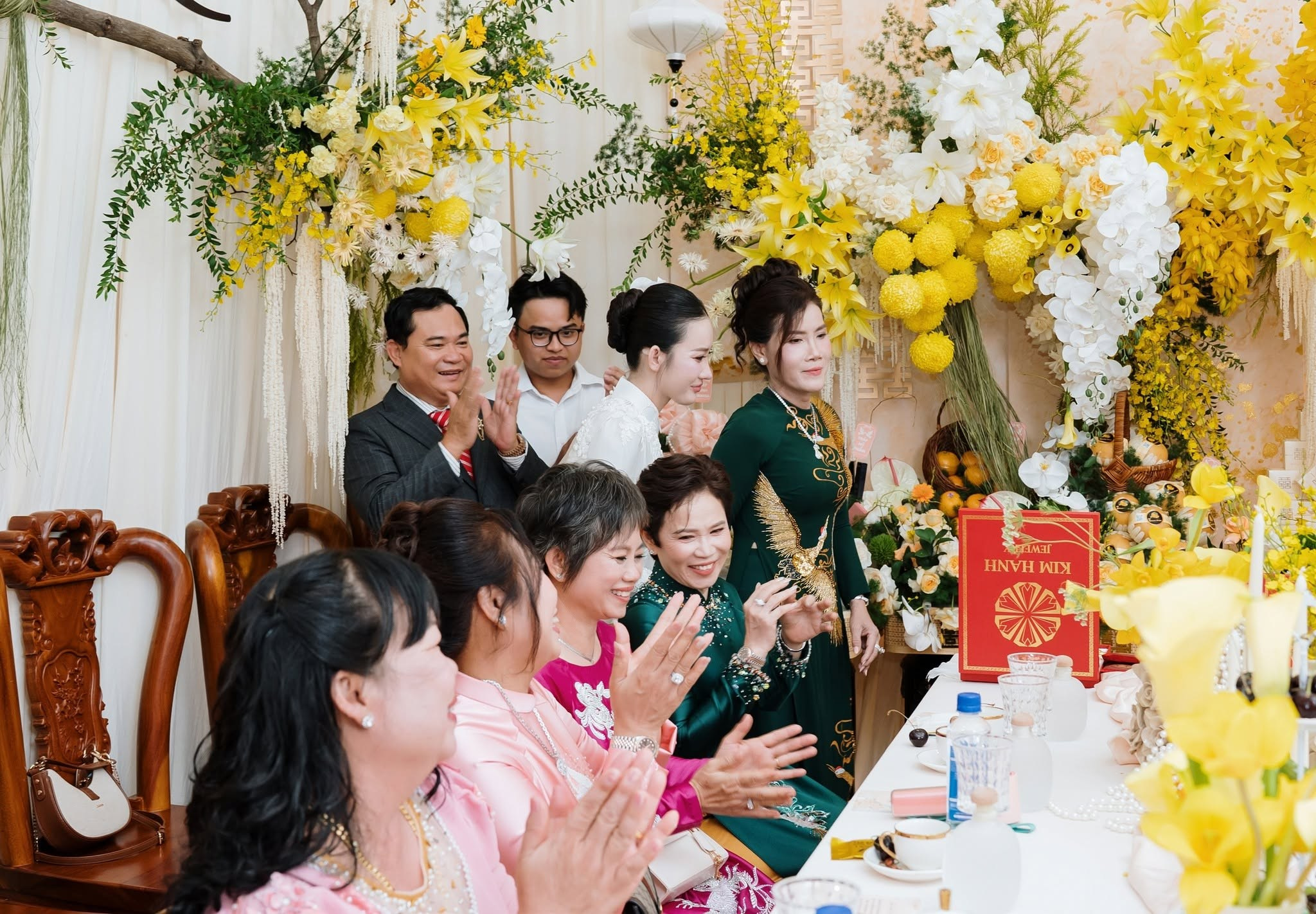 Engagement / LOAN & KHANG. Saigon Wedding Present | Art Beyond Moments