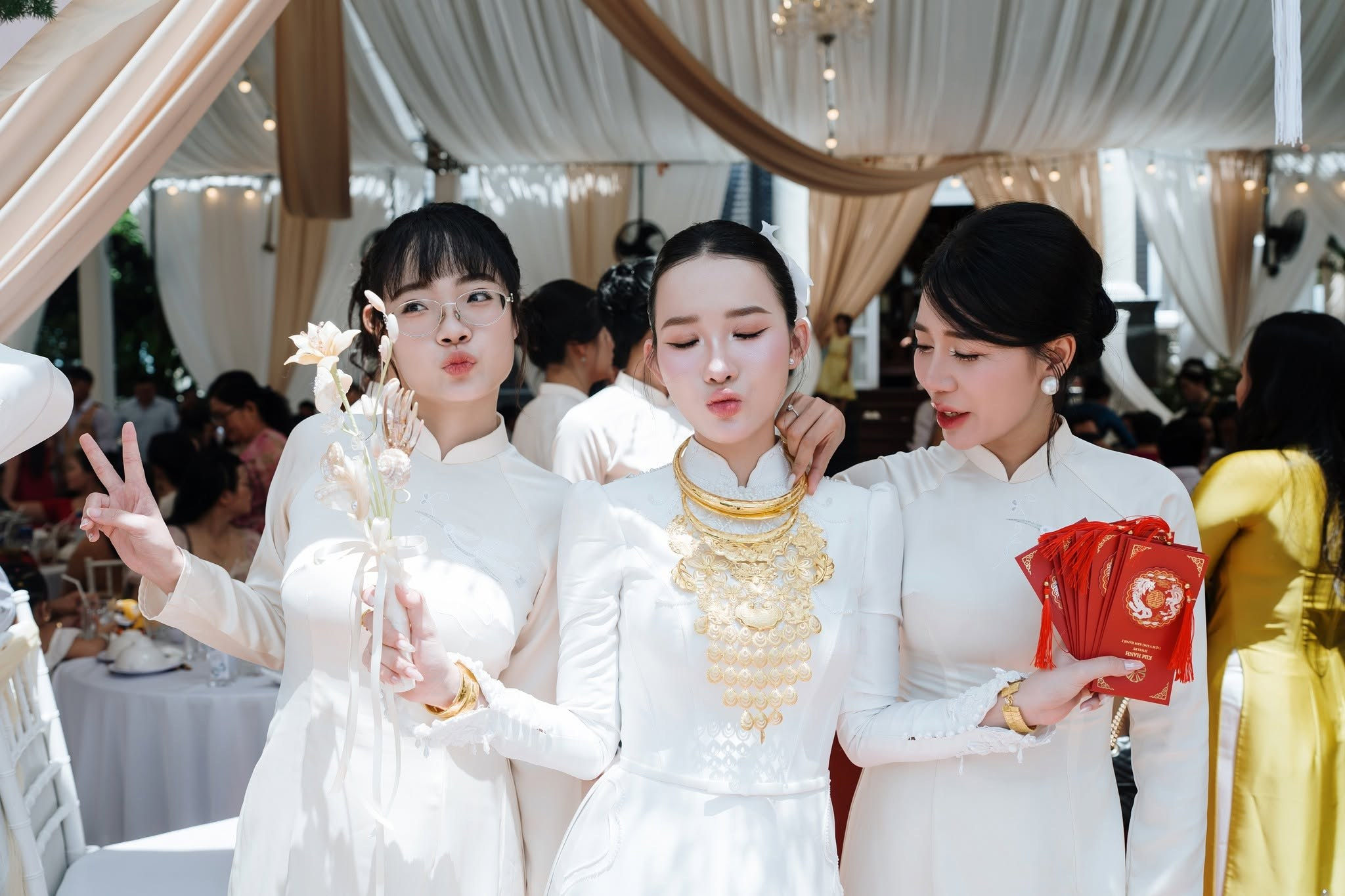 Engagement / LOAN & KHANG. Saigon Wedding Present | Art Beyond Moments